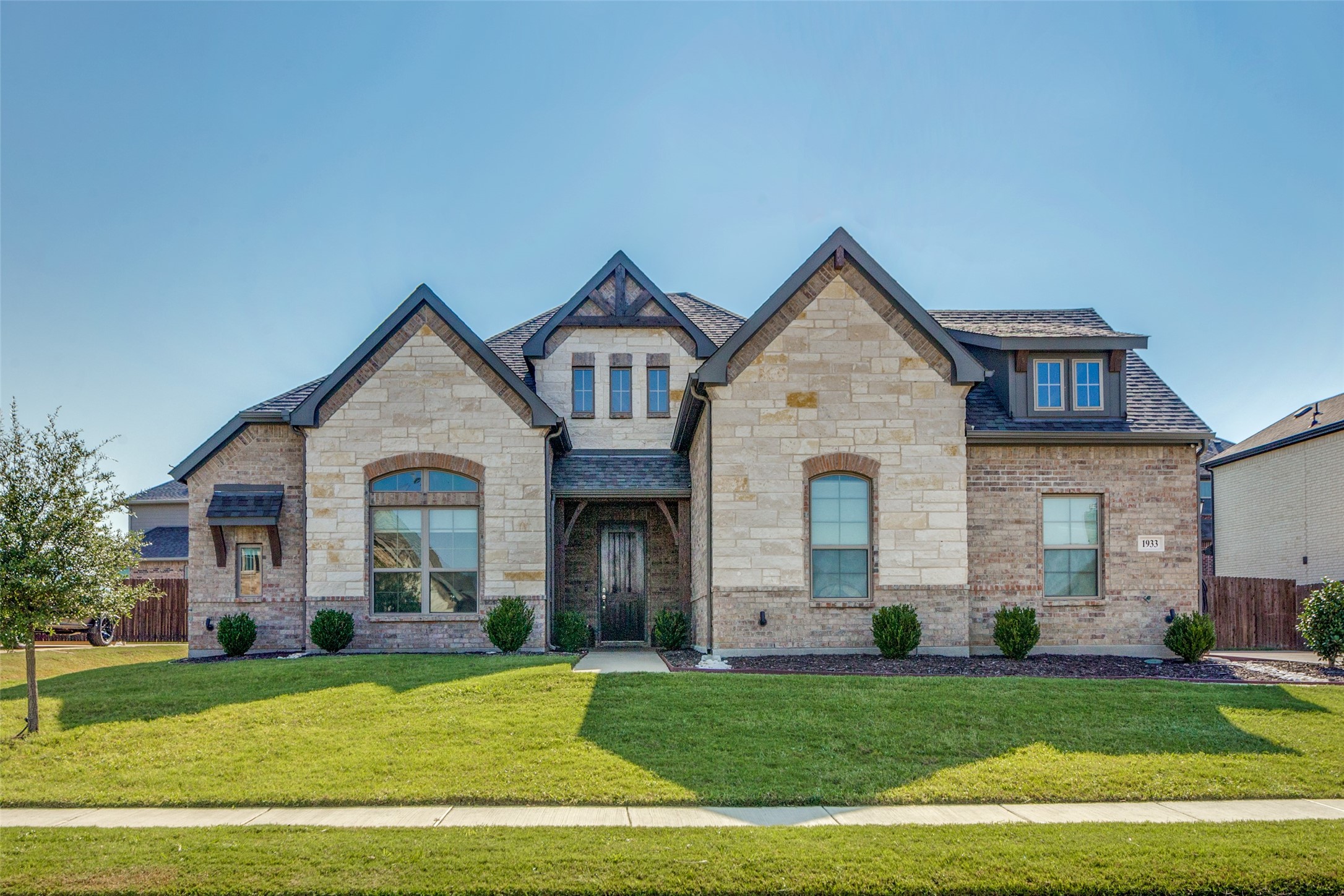 1933 Monteverde Court