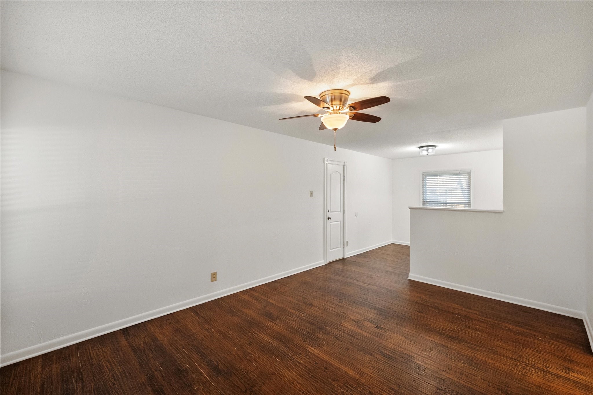 1409 W Lovers Lane