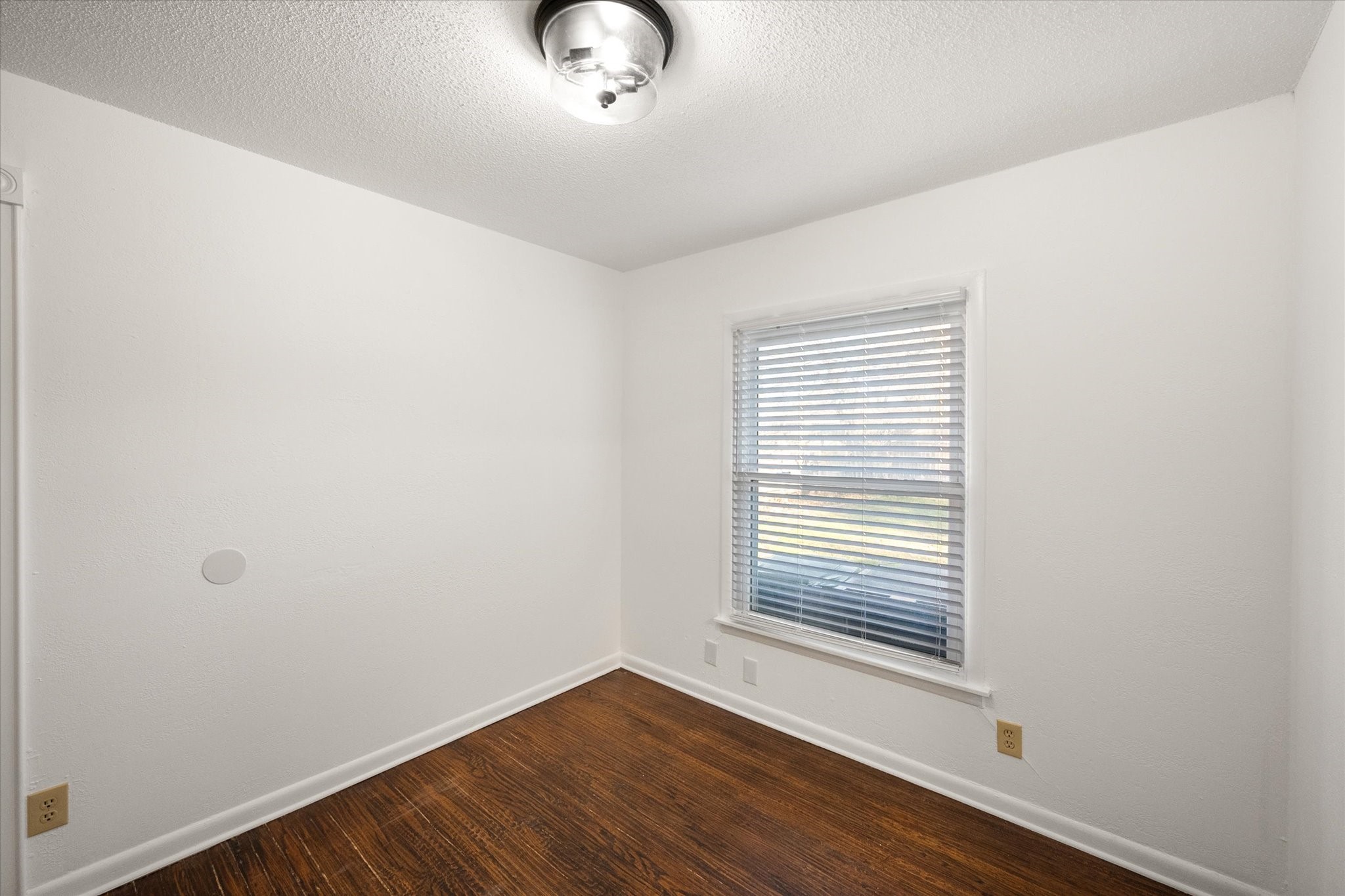 1409 W Lovers Lane