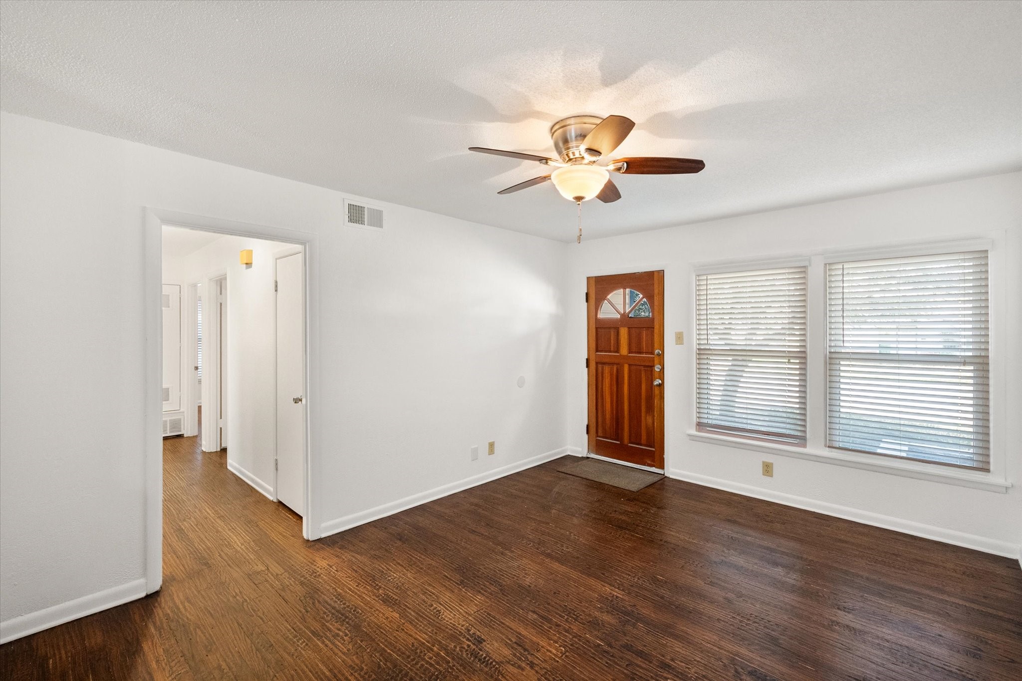 1409 W Lovers Lane