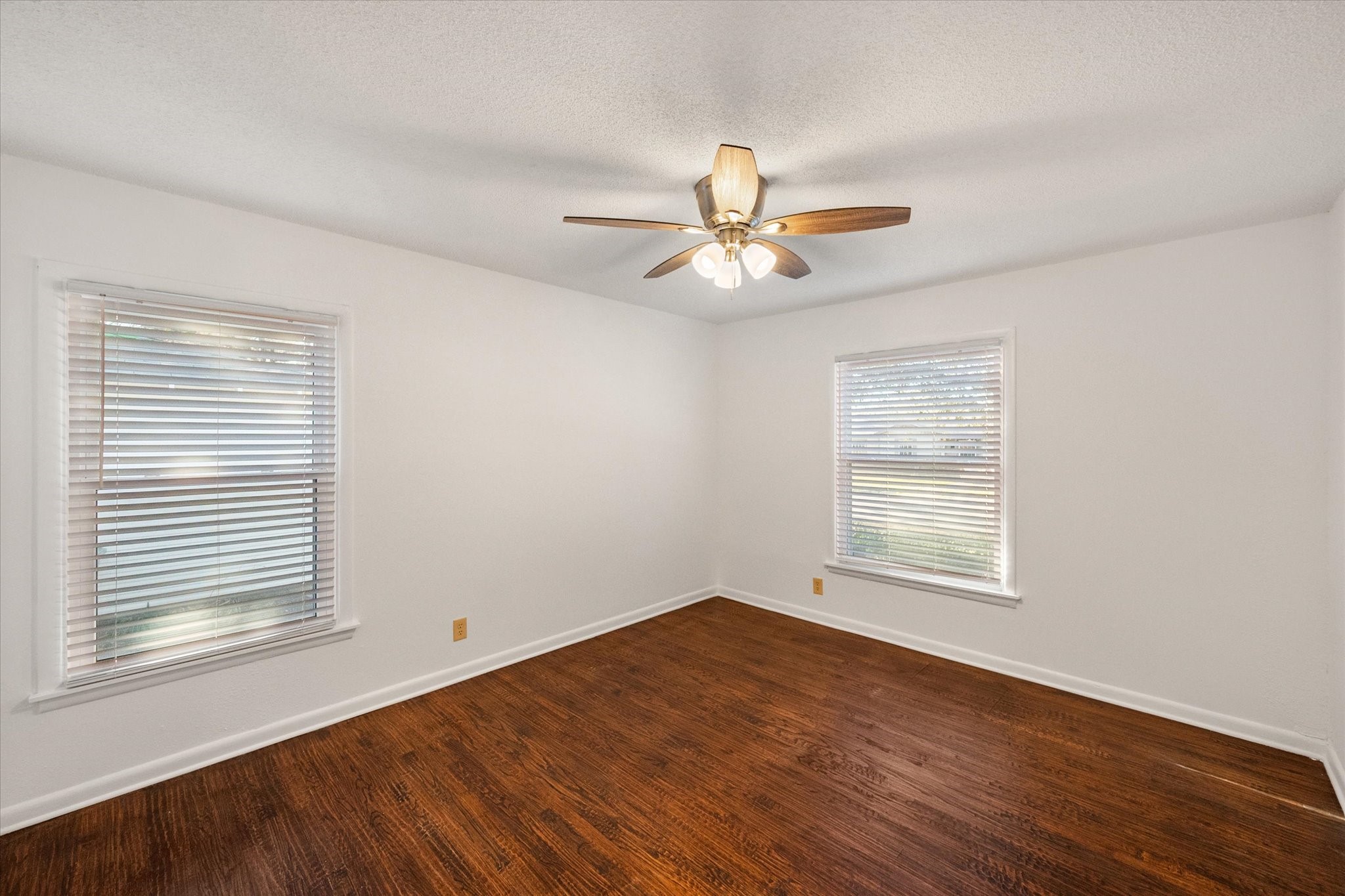 1409 W Lovers Lane