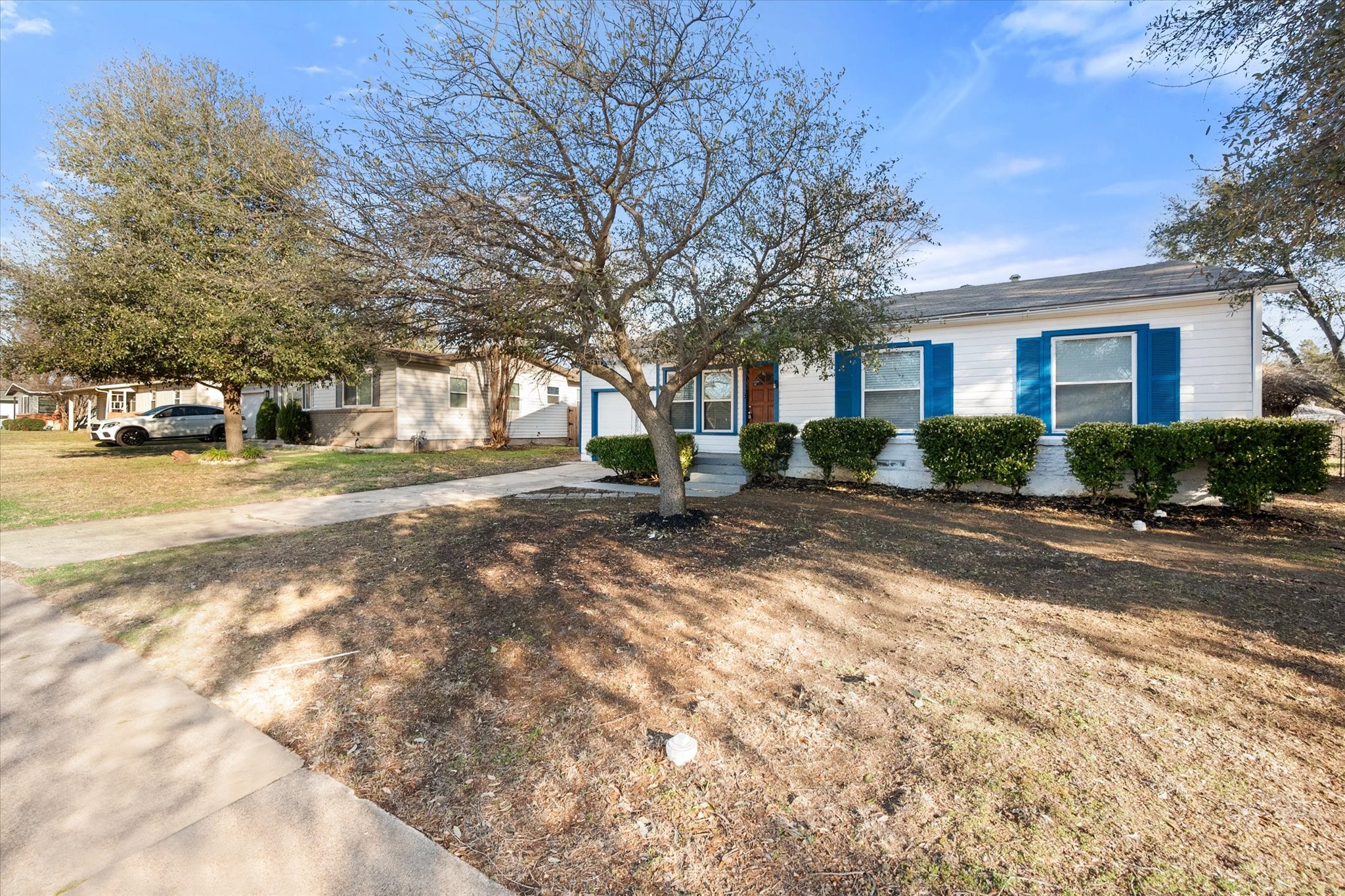 1409 W Lovers Lane
