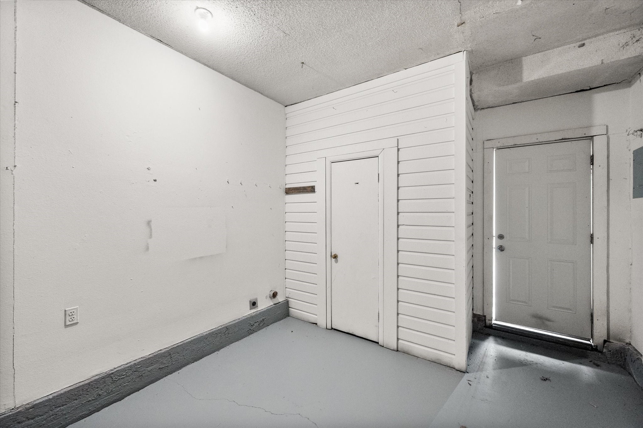 1409 W Lovers Lane