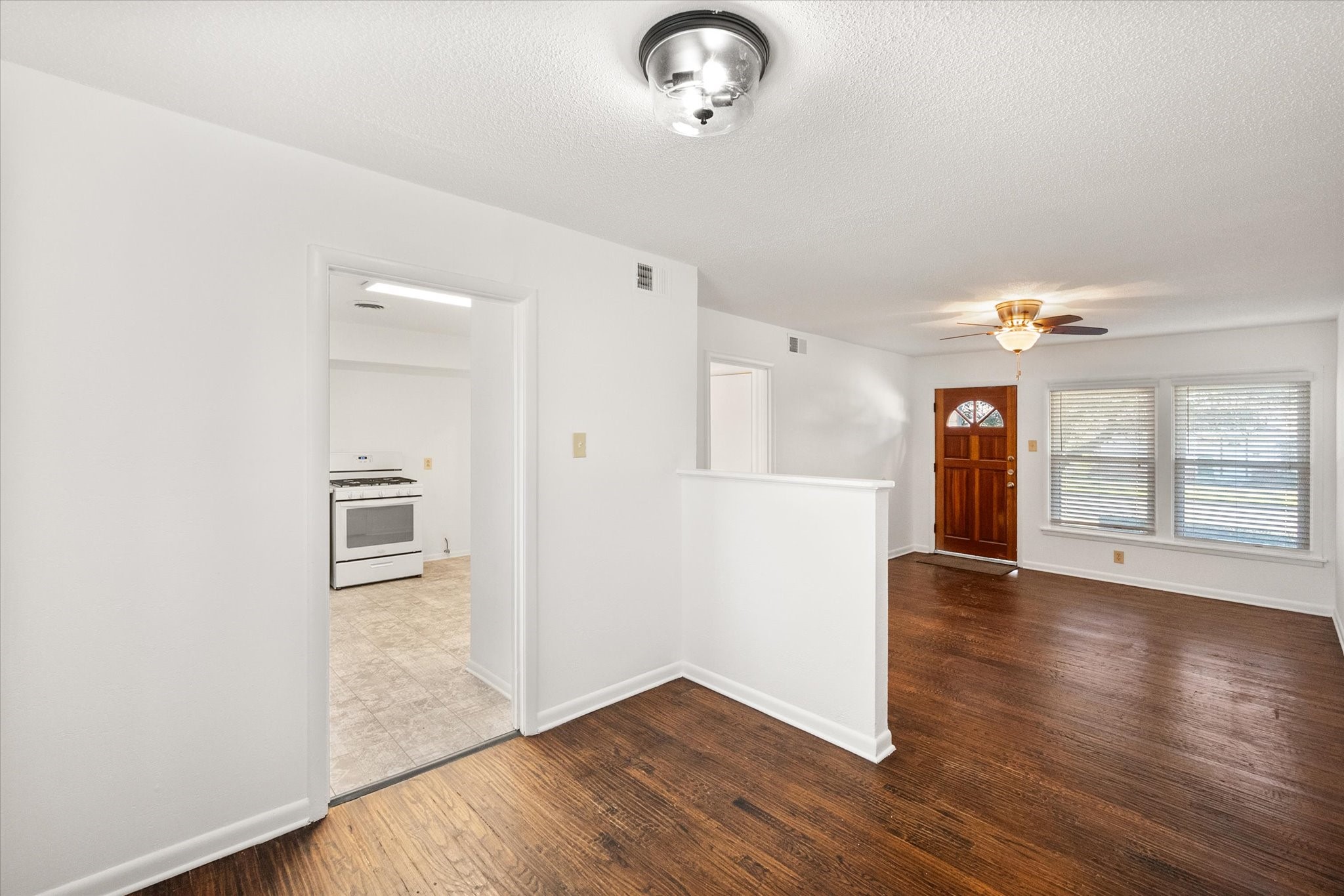 1409 W Lovers Lane