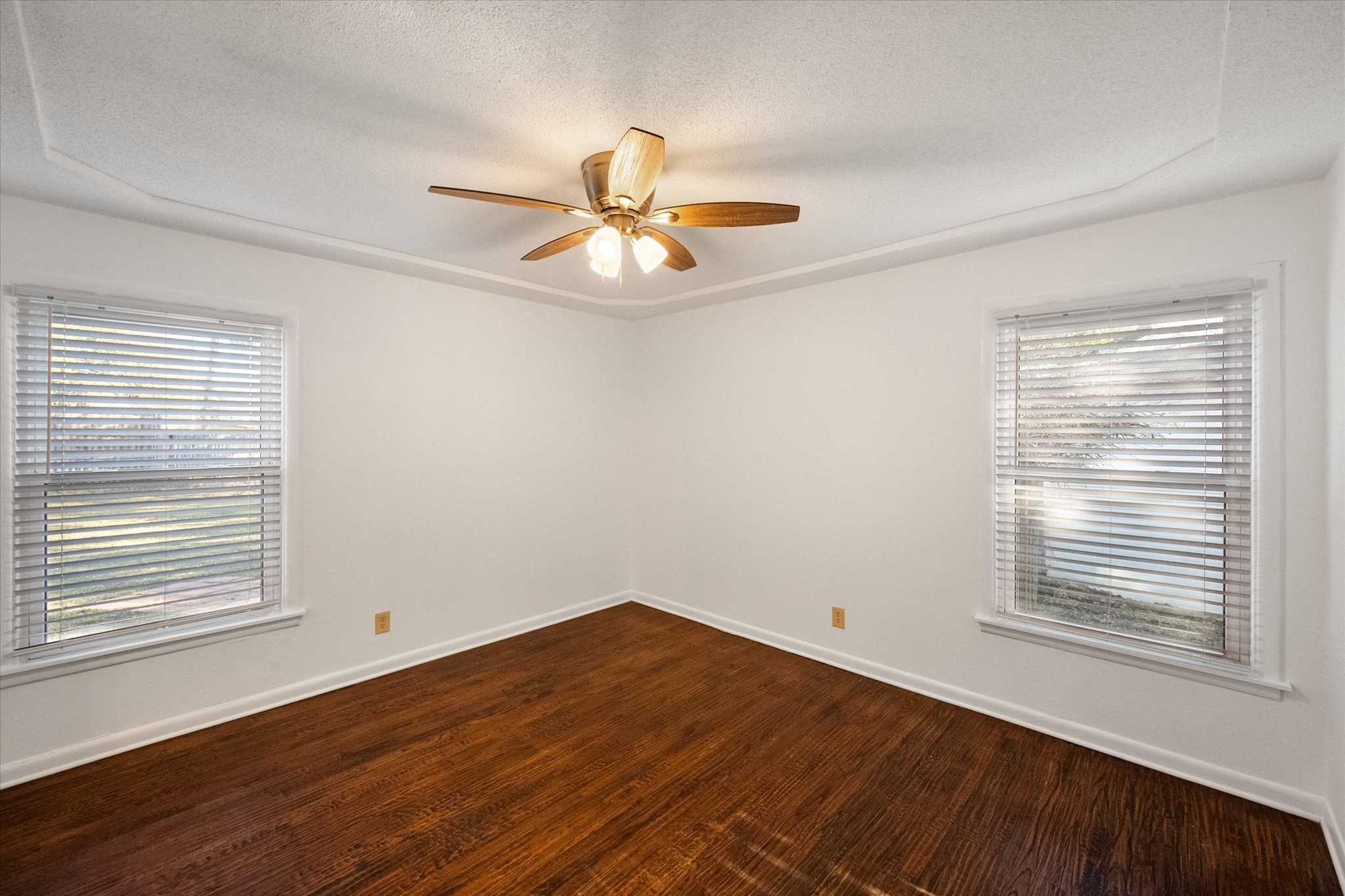 1409 W Lovers Lane