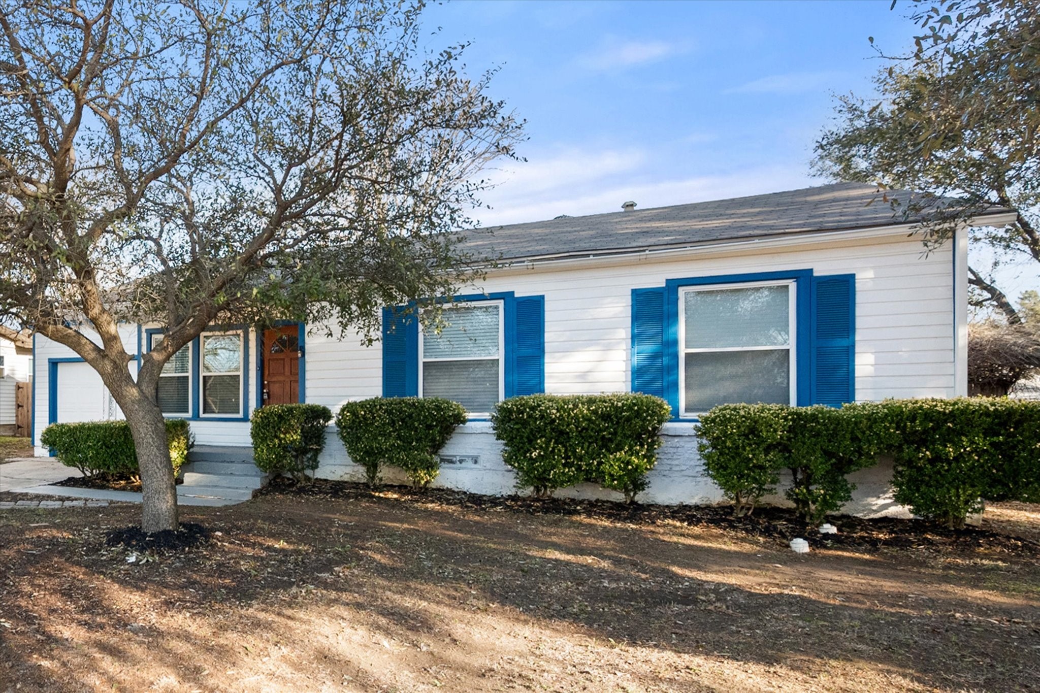 1409 W Lovers Lane