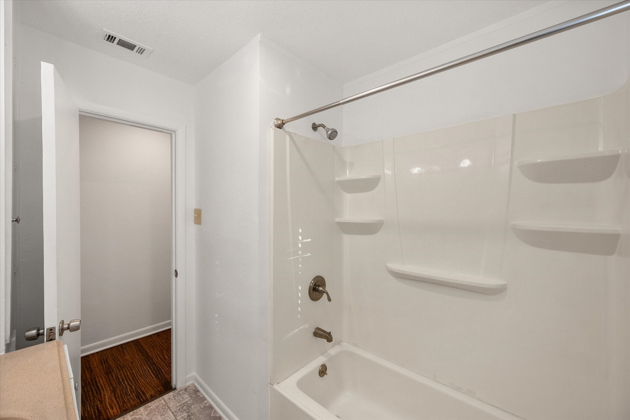 1409 W Lovers Lane