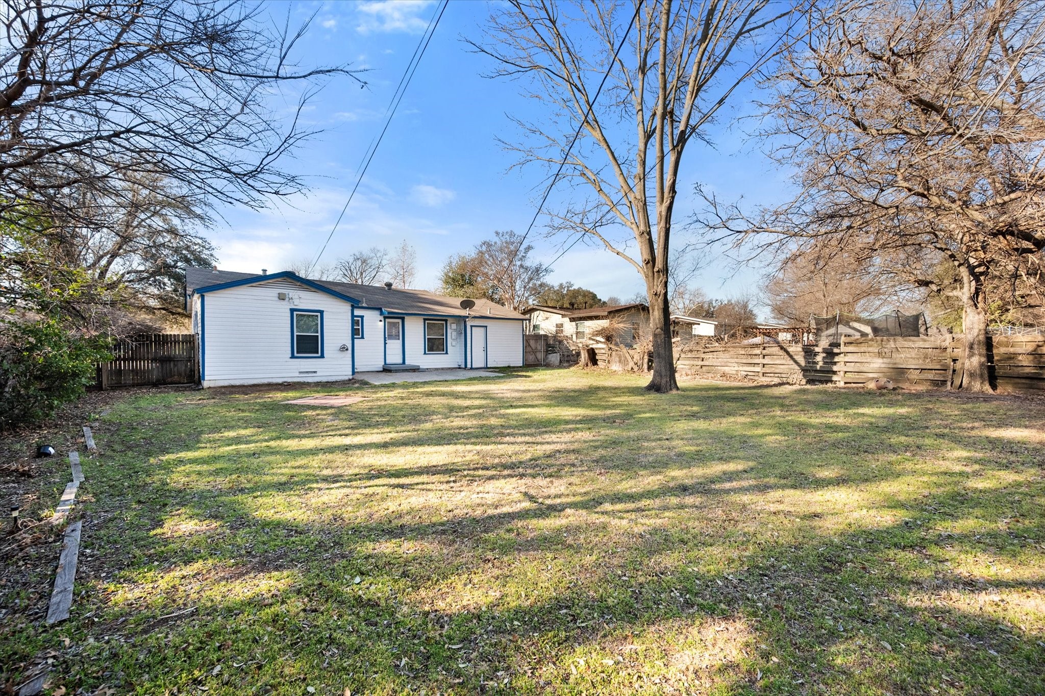 1409 W Lovers Lane