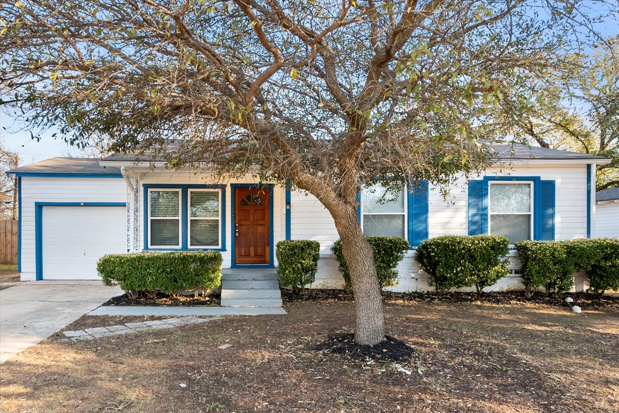 1409 W Lovers Lane