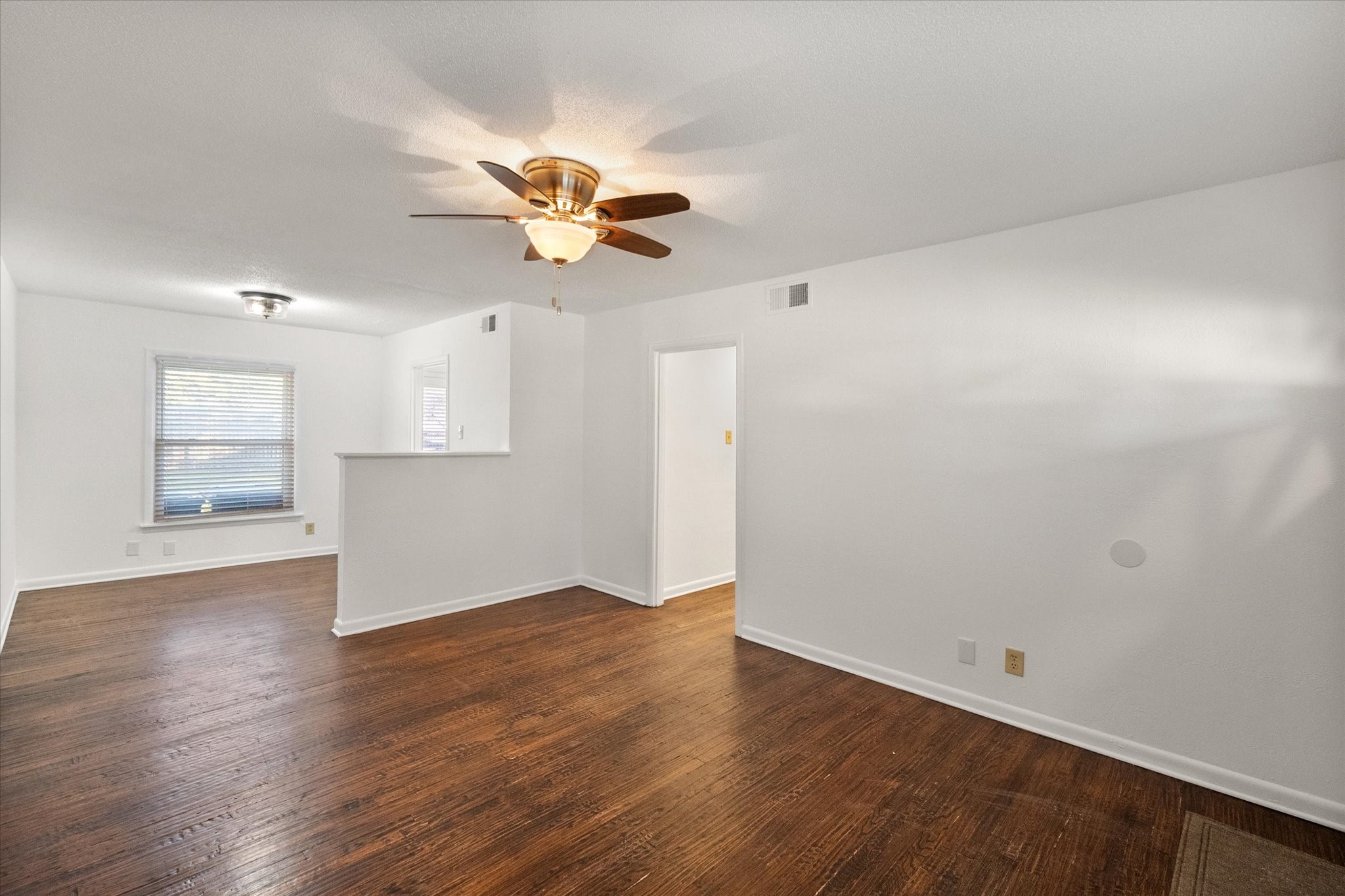 1409 W Lovers Lane