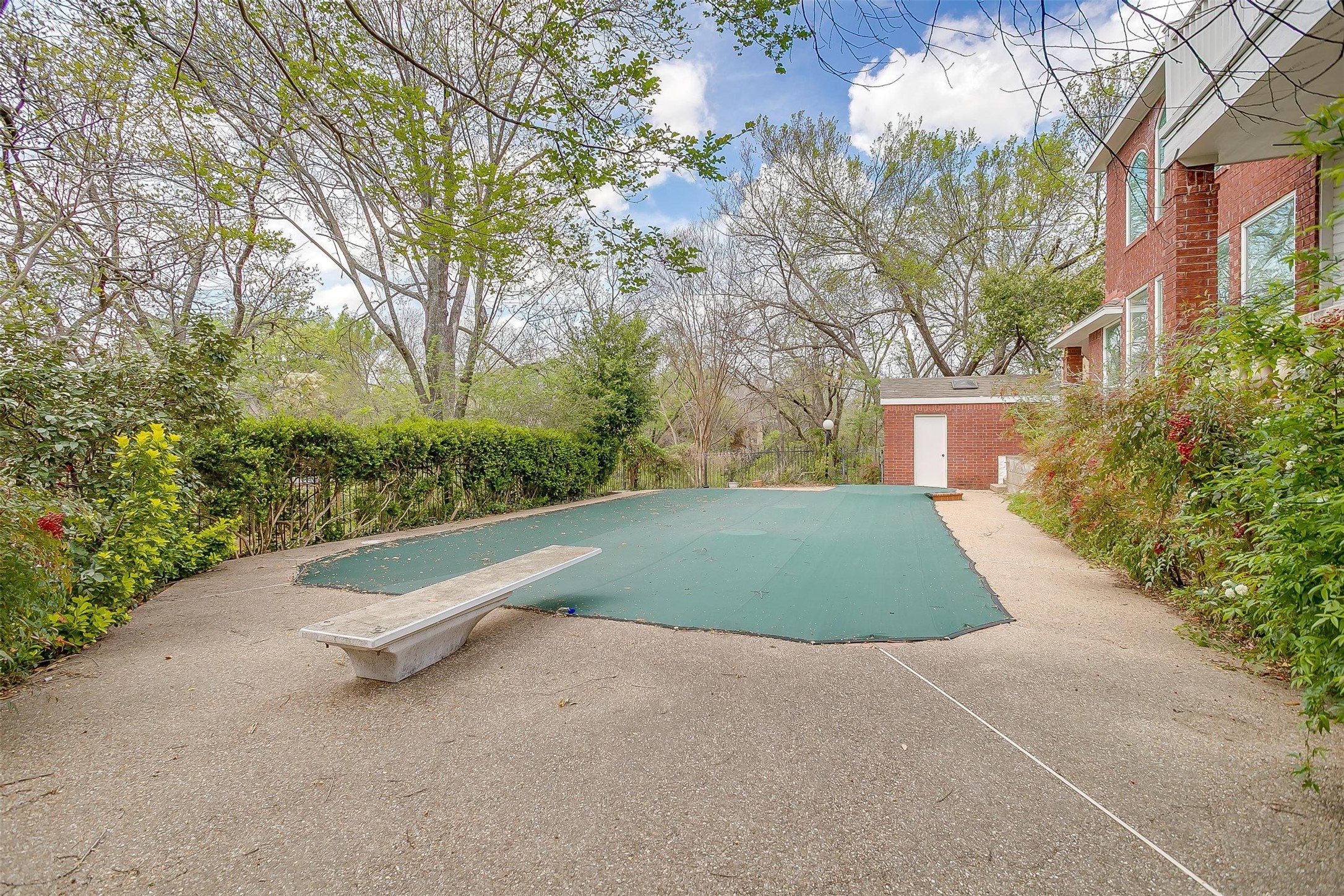 1002 Loch Lomond Drive