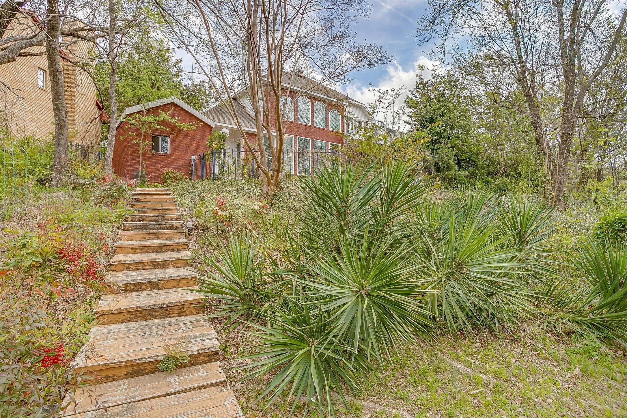 1002 Loch Lomond Drive