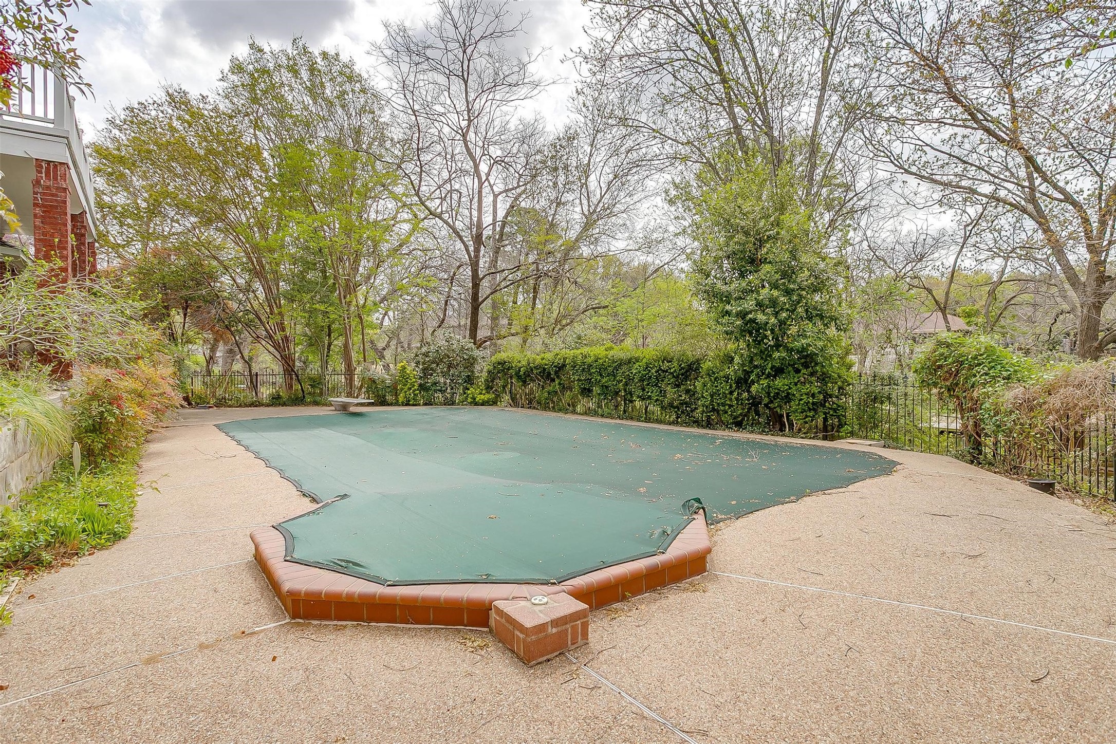 1002 Loch Lomond Drive