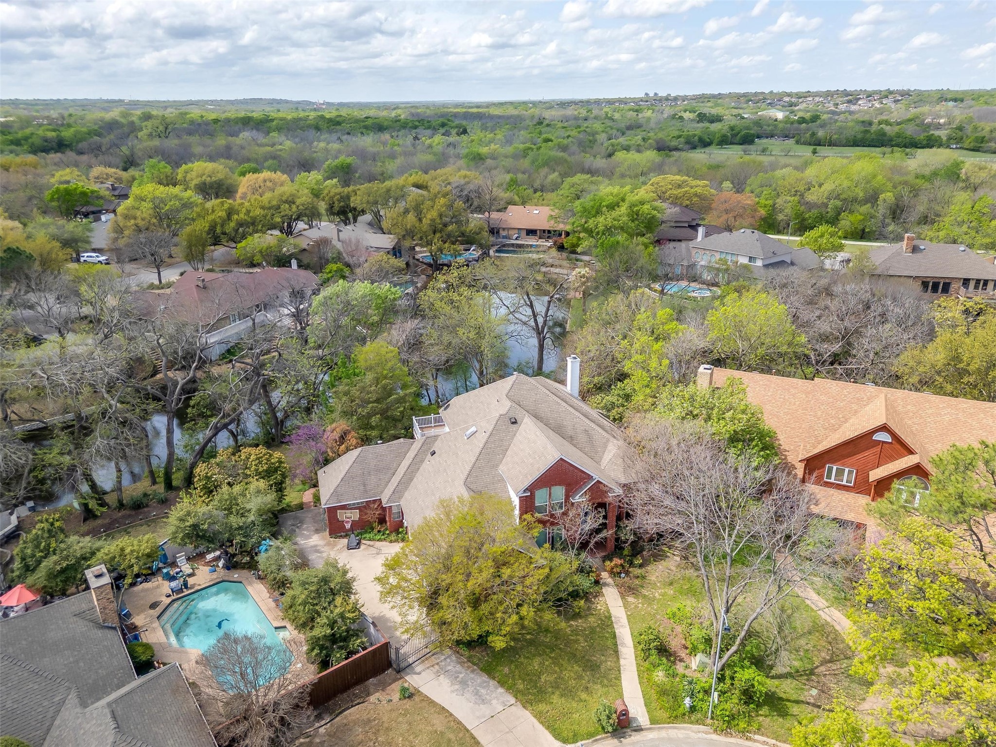 1002 Loch Lomond Drive