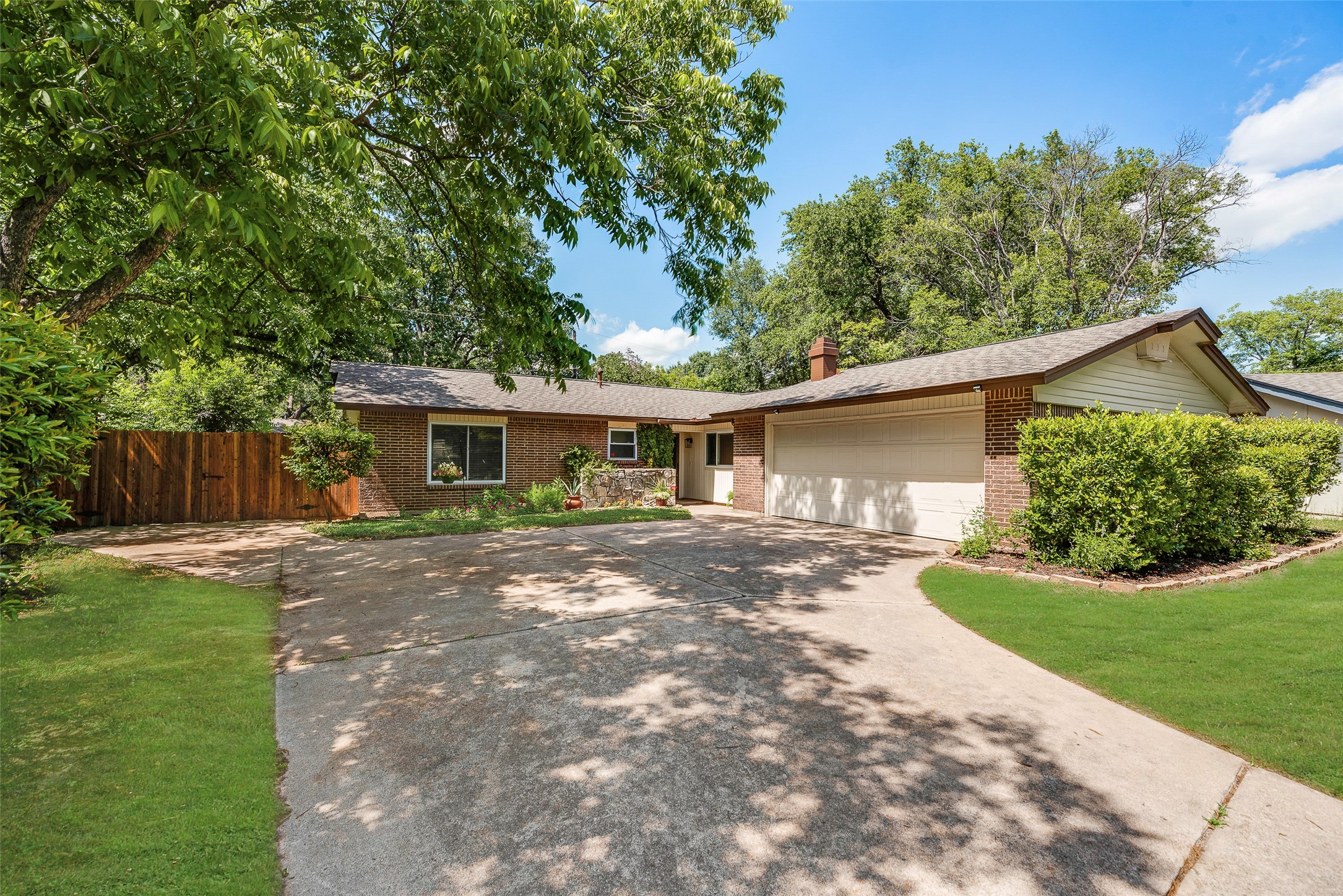 2604 Brentwood Circle