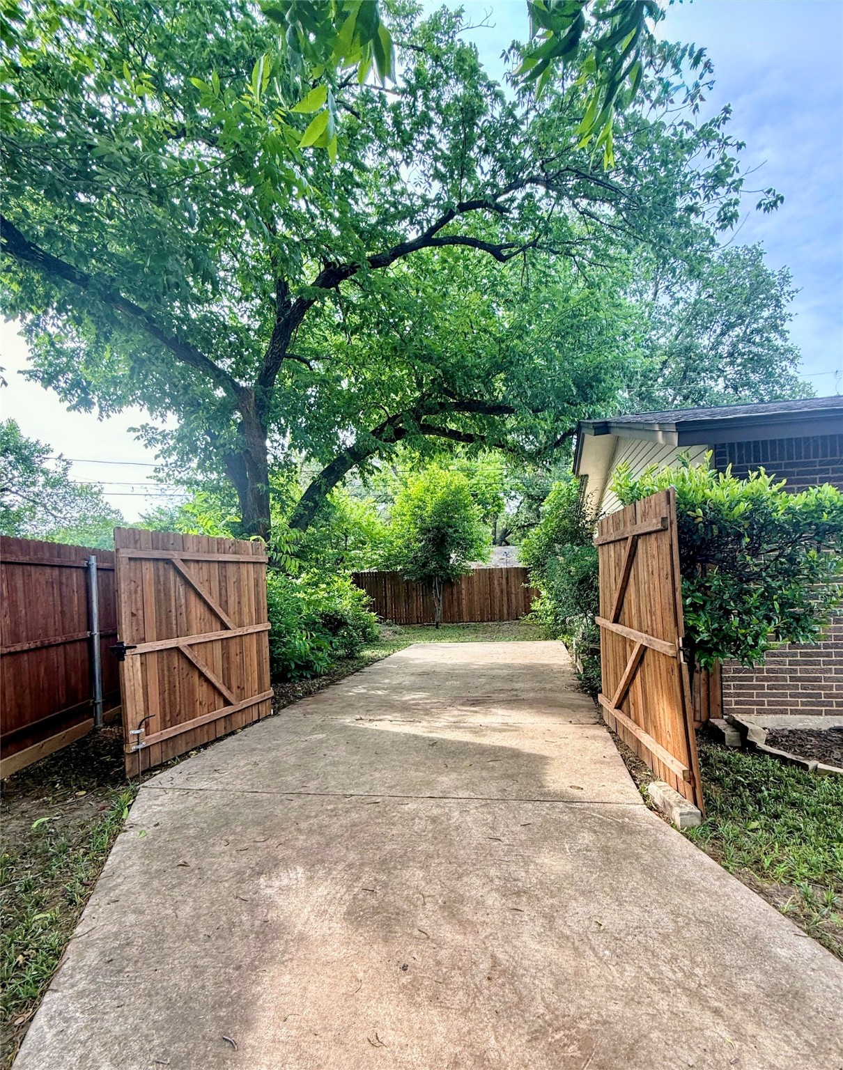 2604 Brentwood Circle