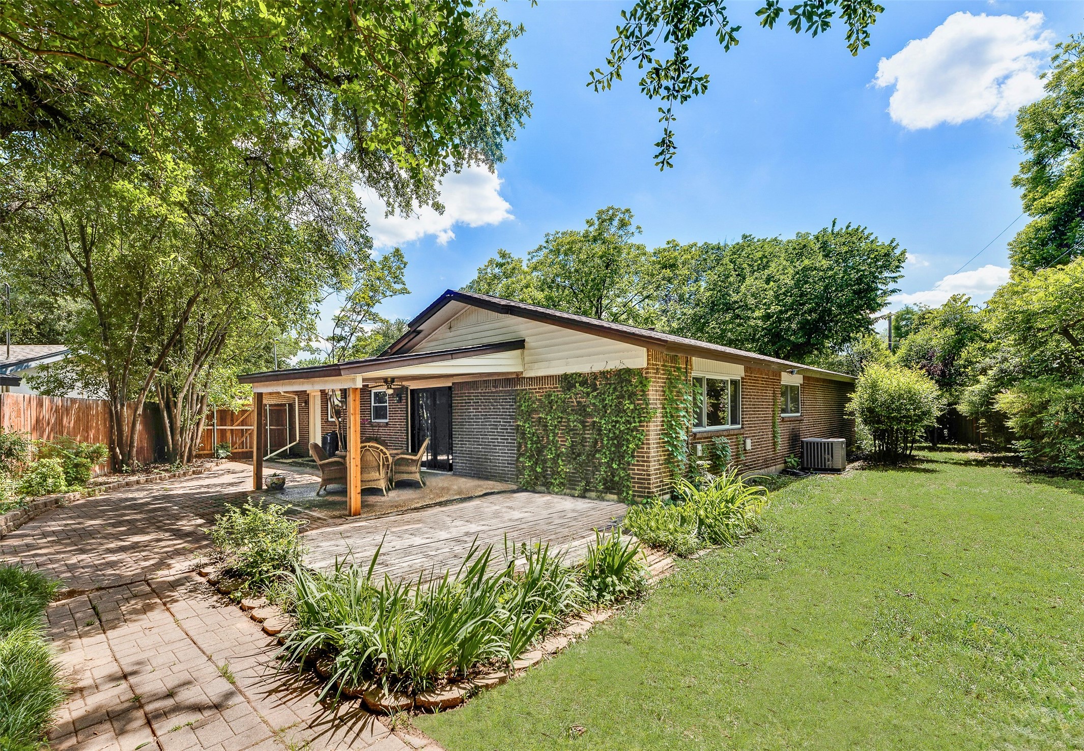 2604 Brentwood Circle