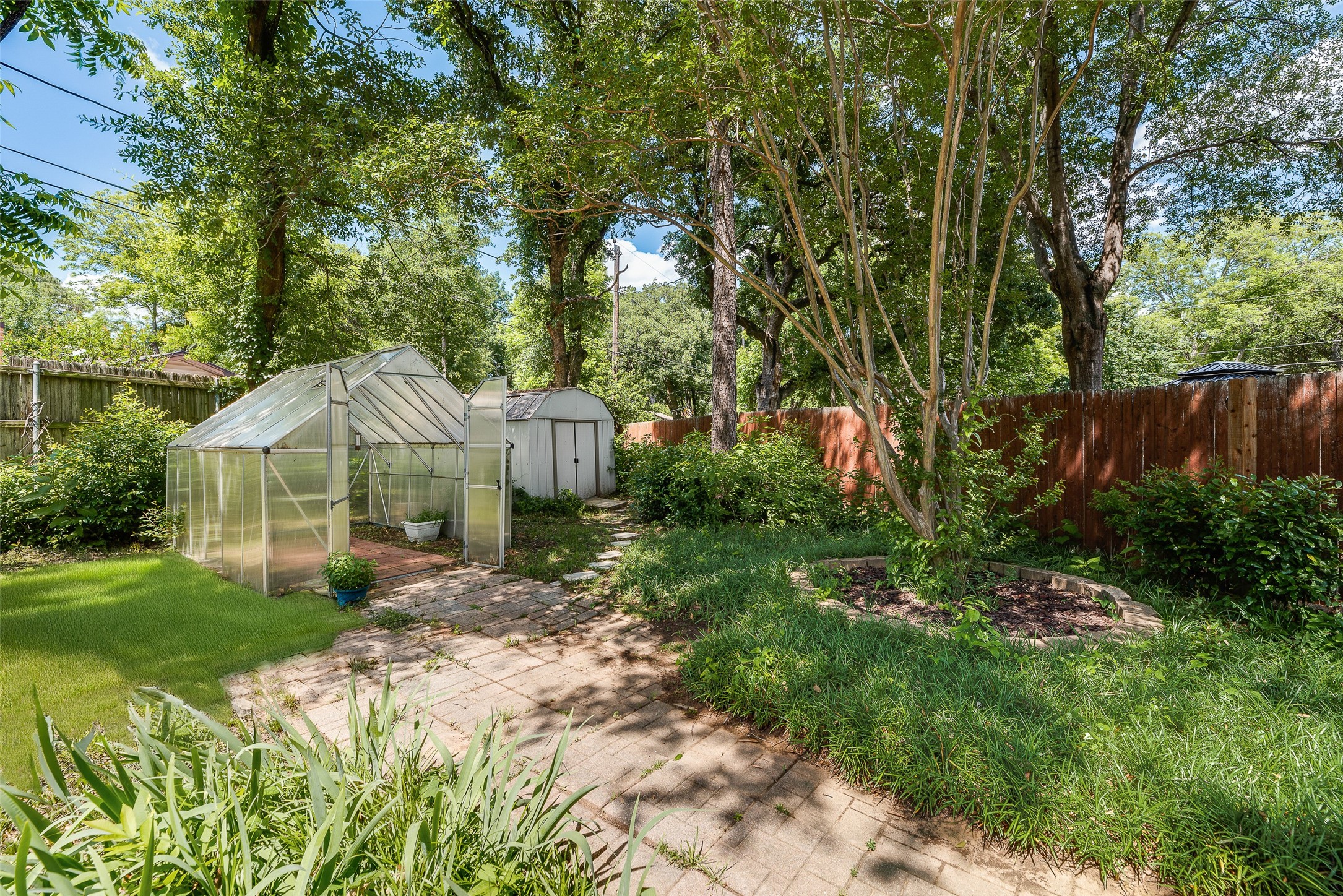 2604 Brentwood Circle