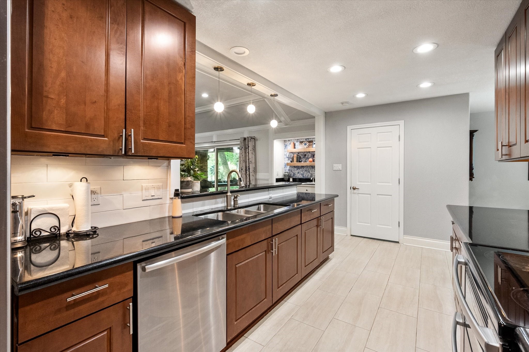 4816 Racquet Club Drive