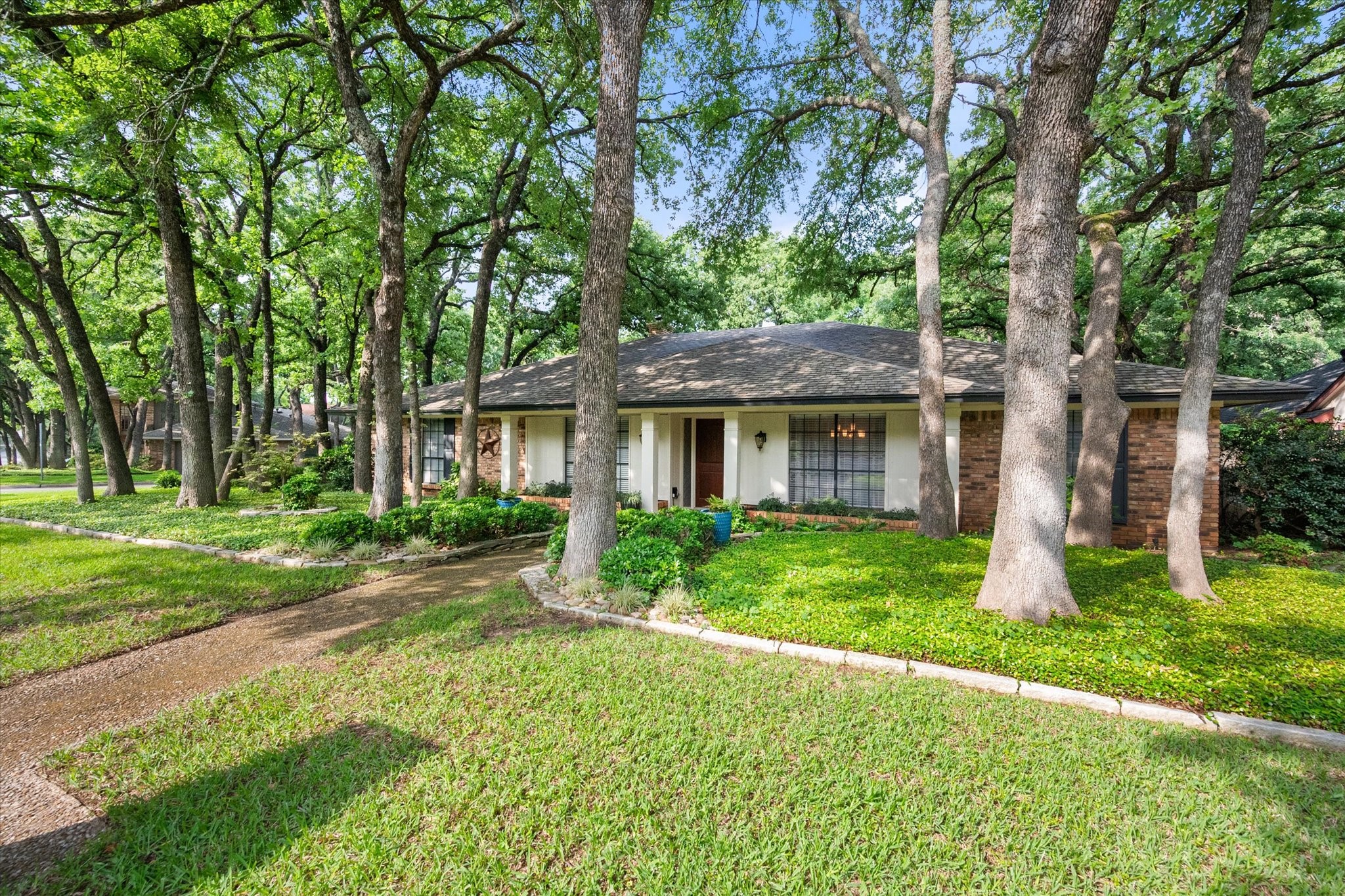 4816 Racquet Club Drive