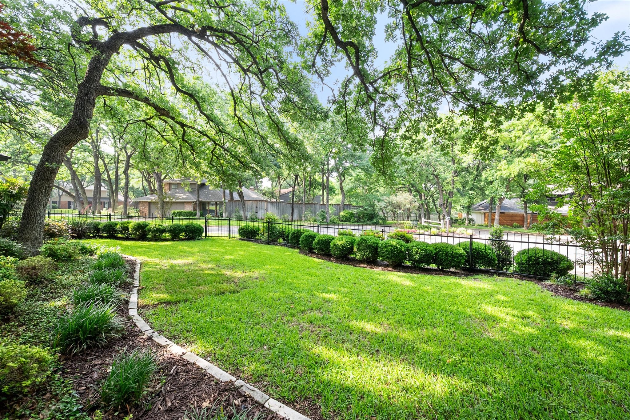 4816 Racquet Club Drive