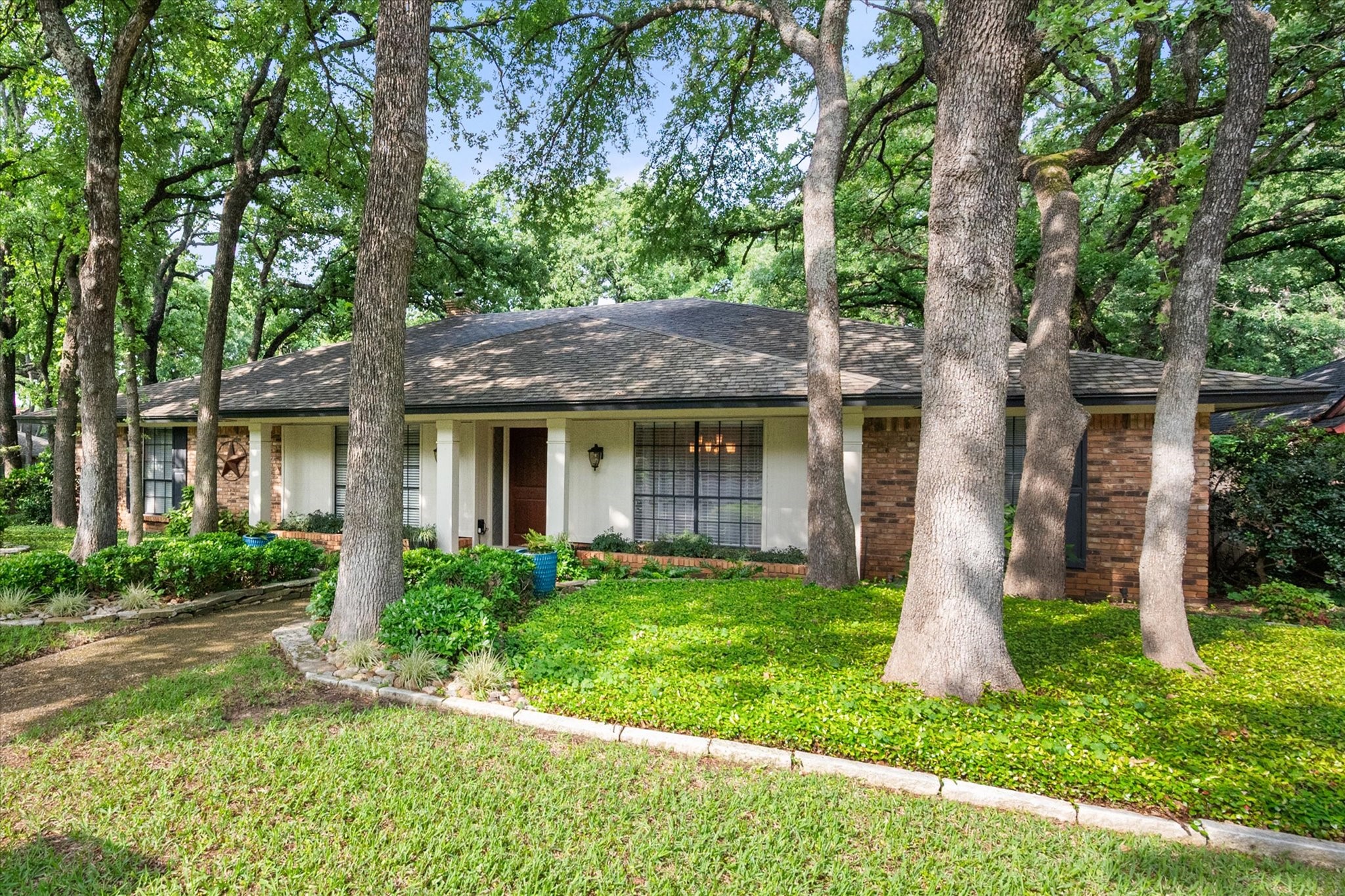 4816 Racquet Club Drive