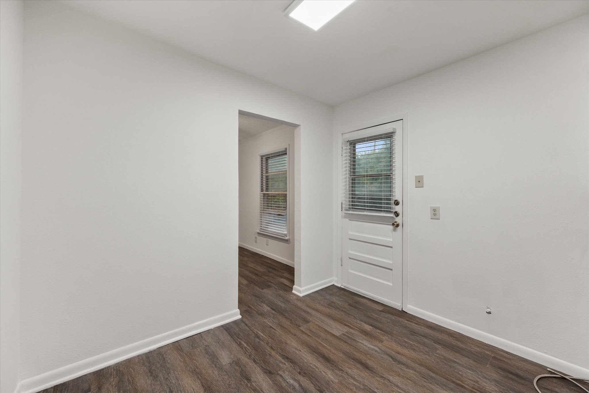 1407 W Lovers Lane