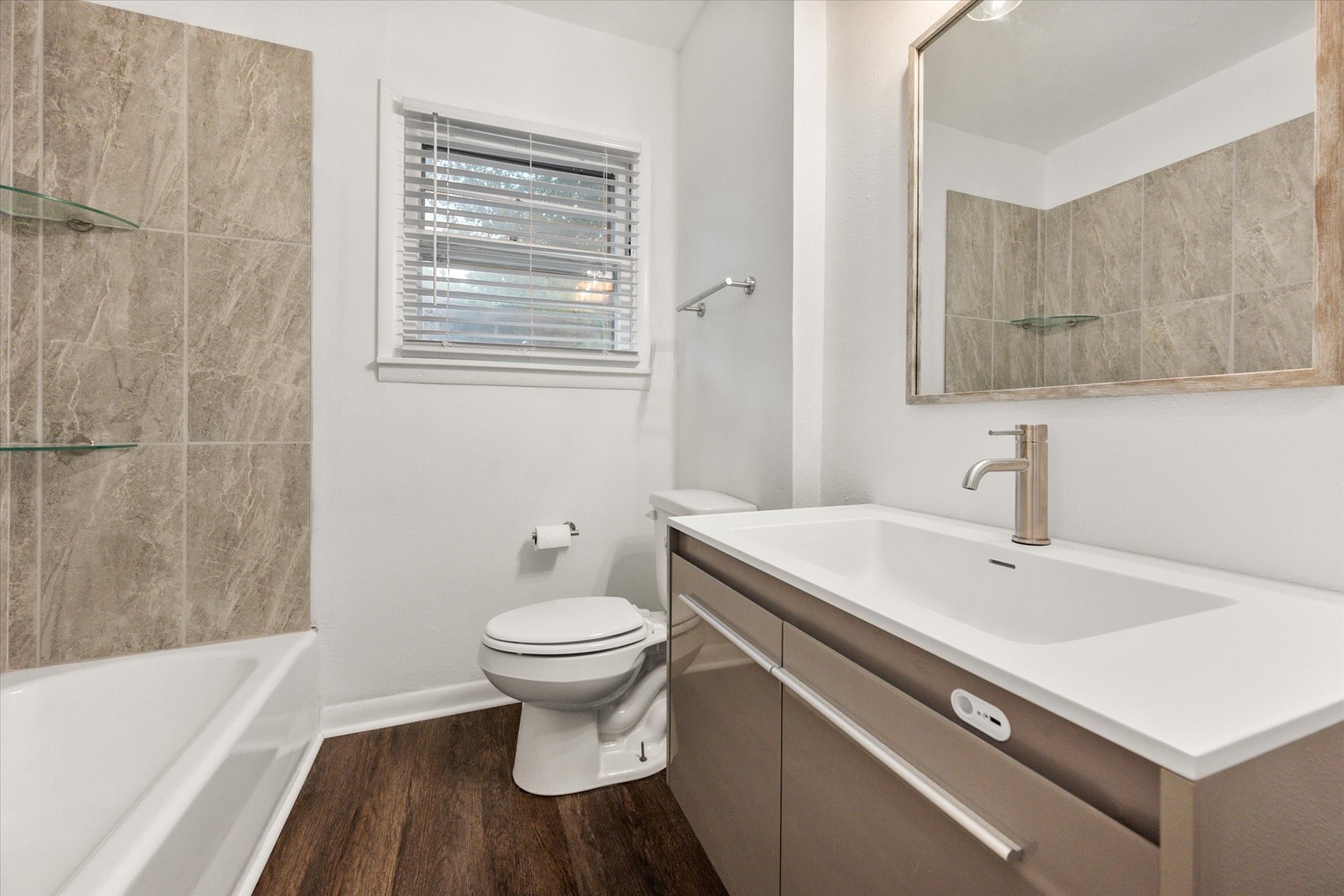 1407 W Lovers Lane