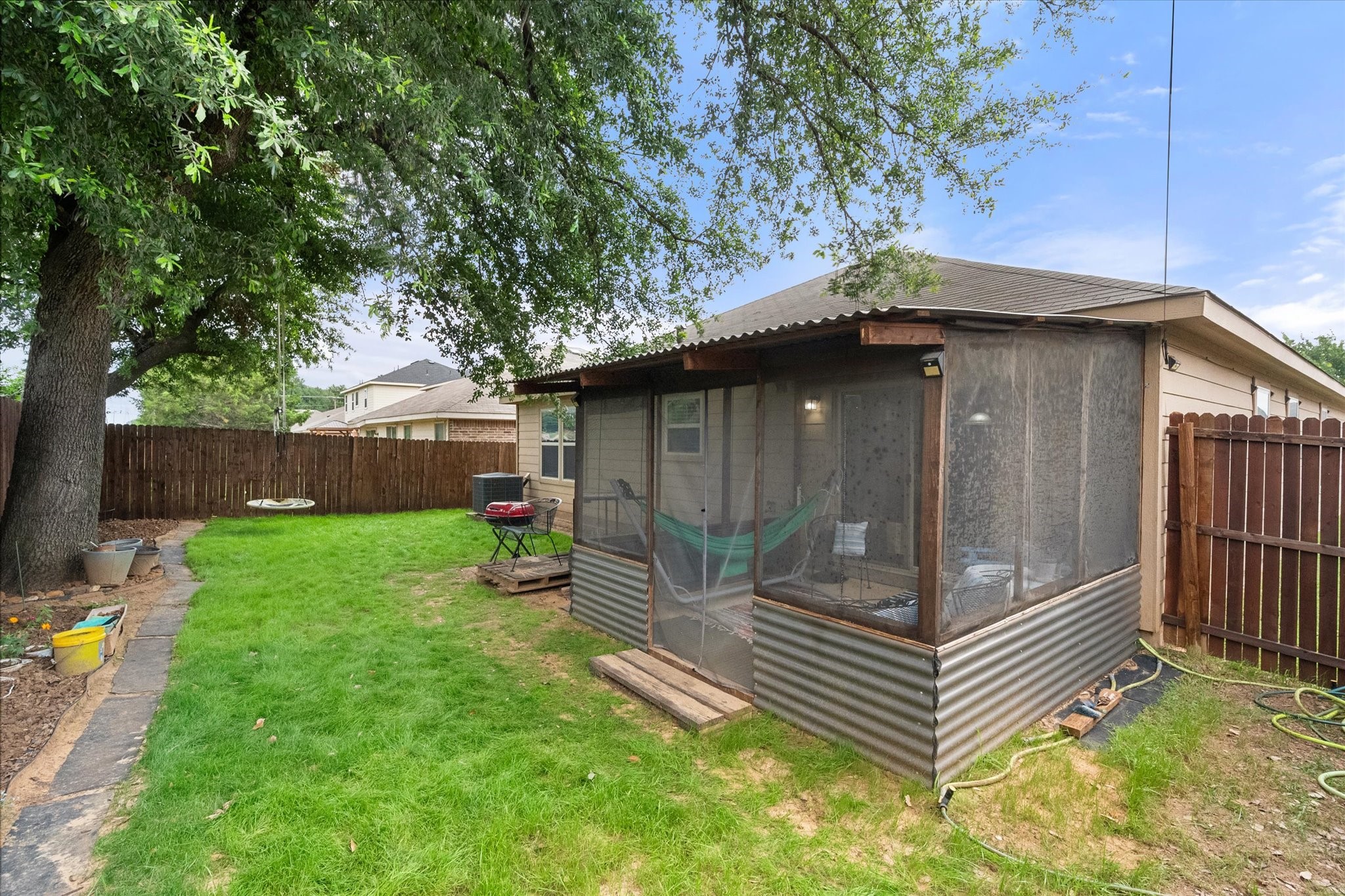 1856 Lynnwood Hills Drive