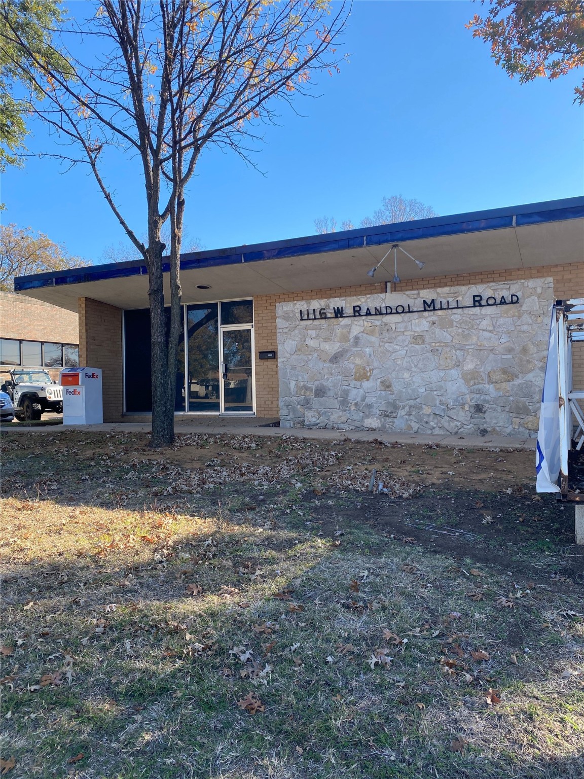 1116 W Randol Mill Road