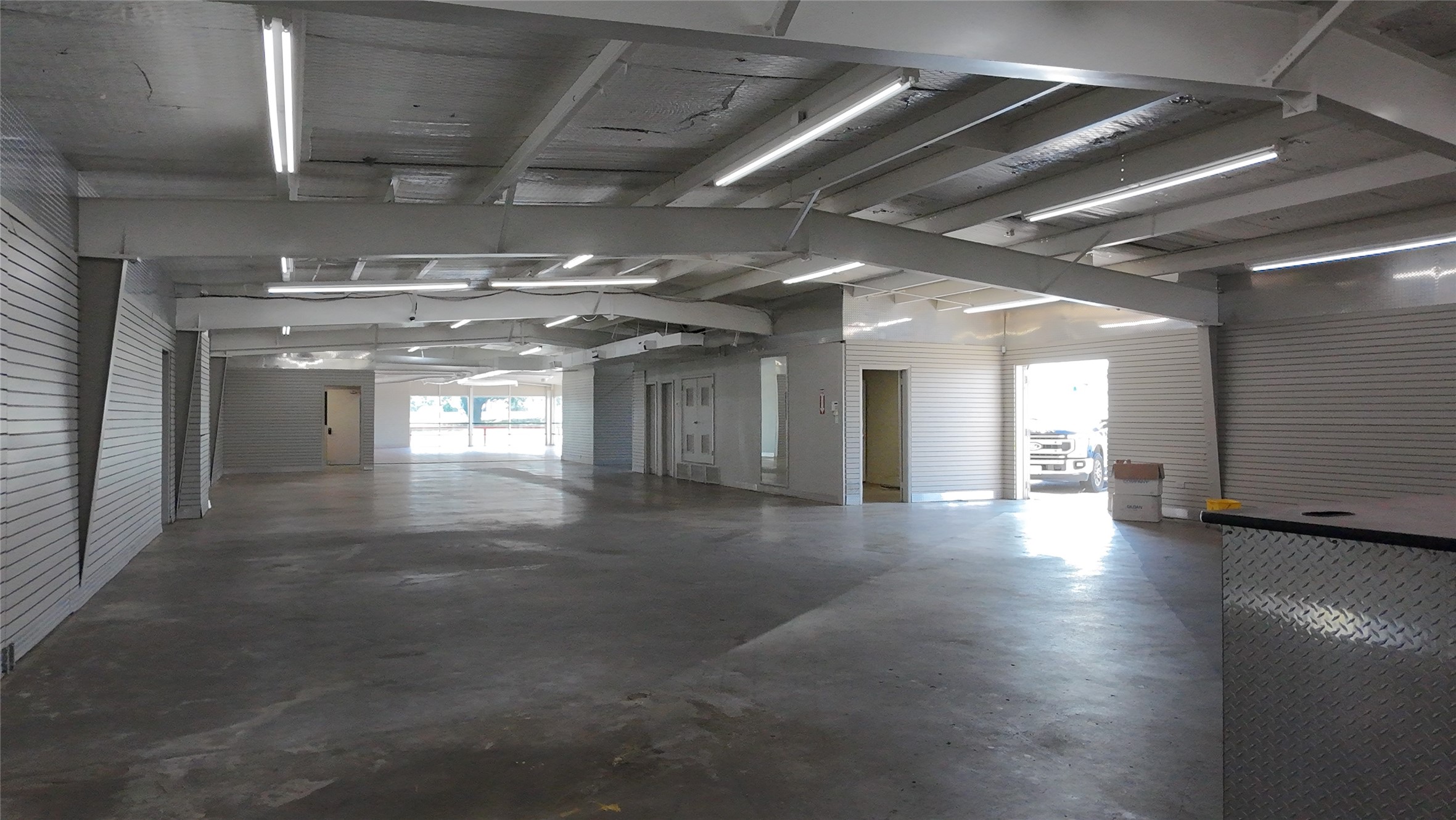 5717 Airport Freeway