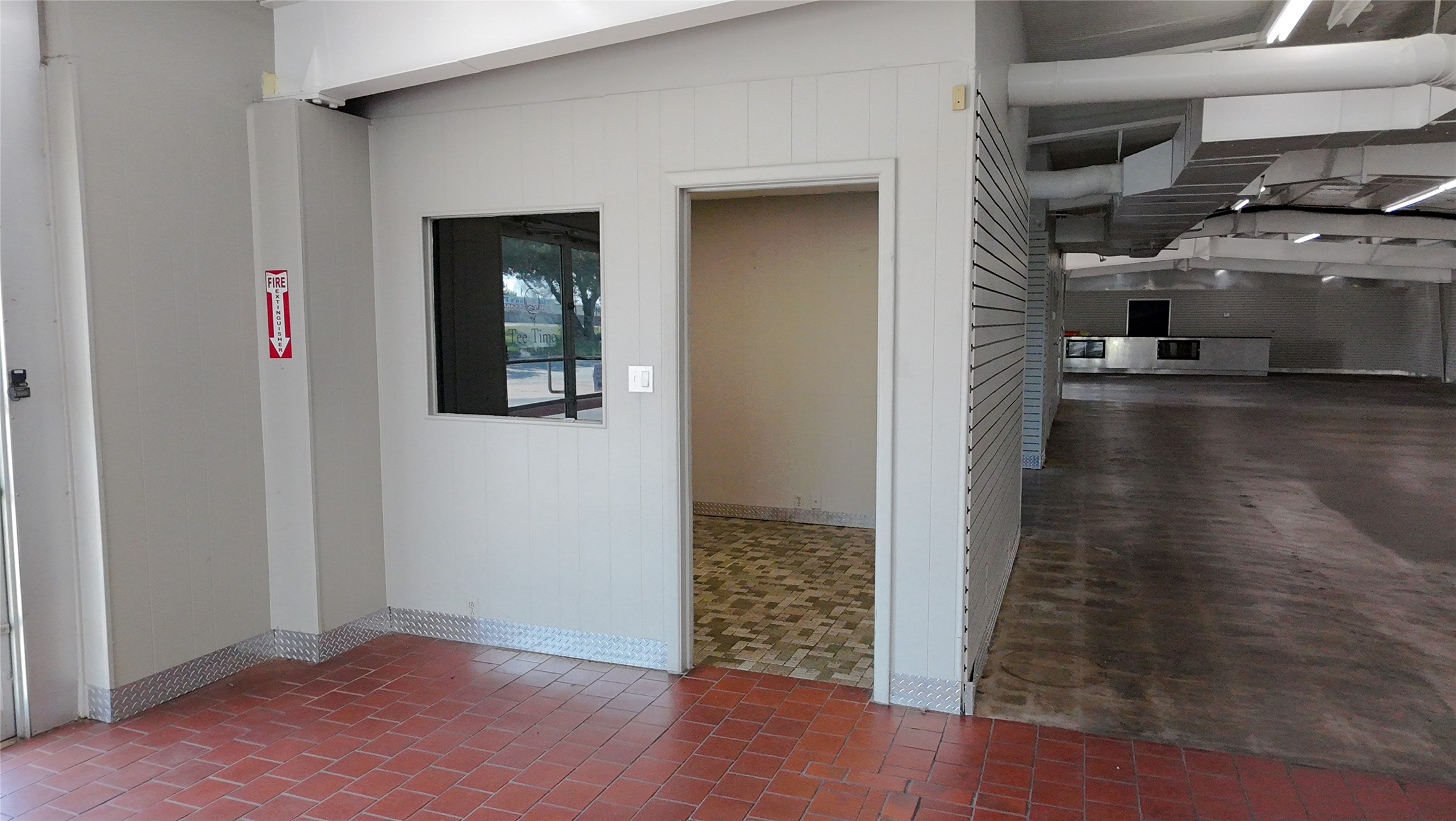 5717 Airport Freeway