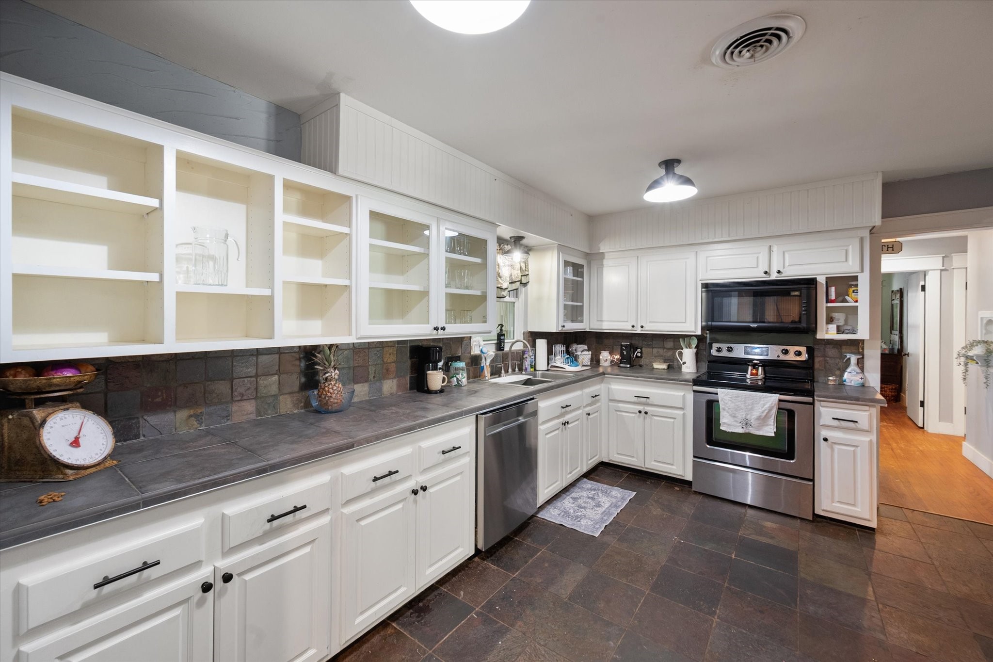 1407 Bluebonnet Trail