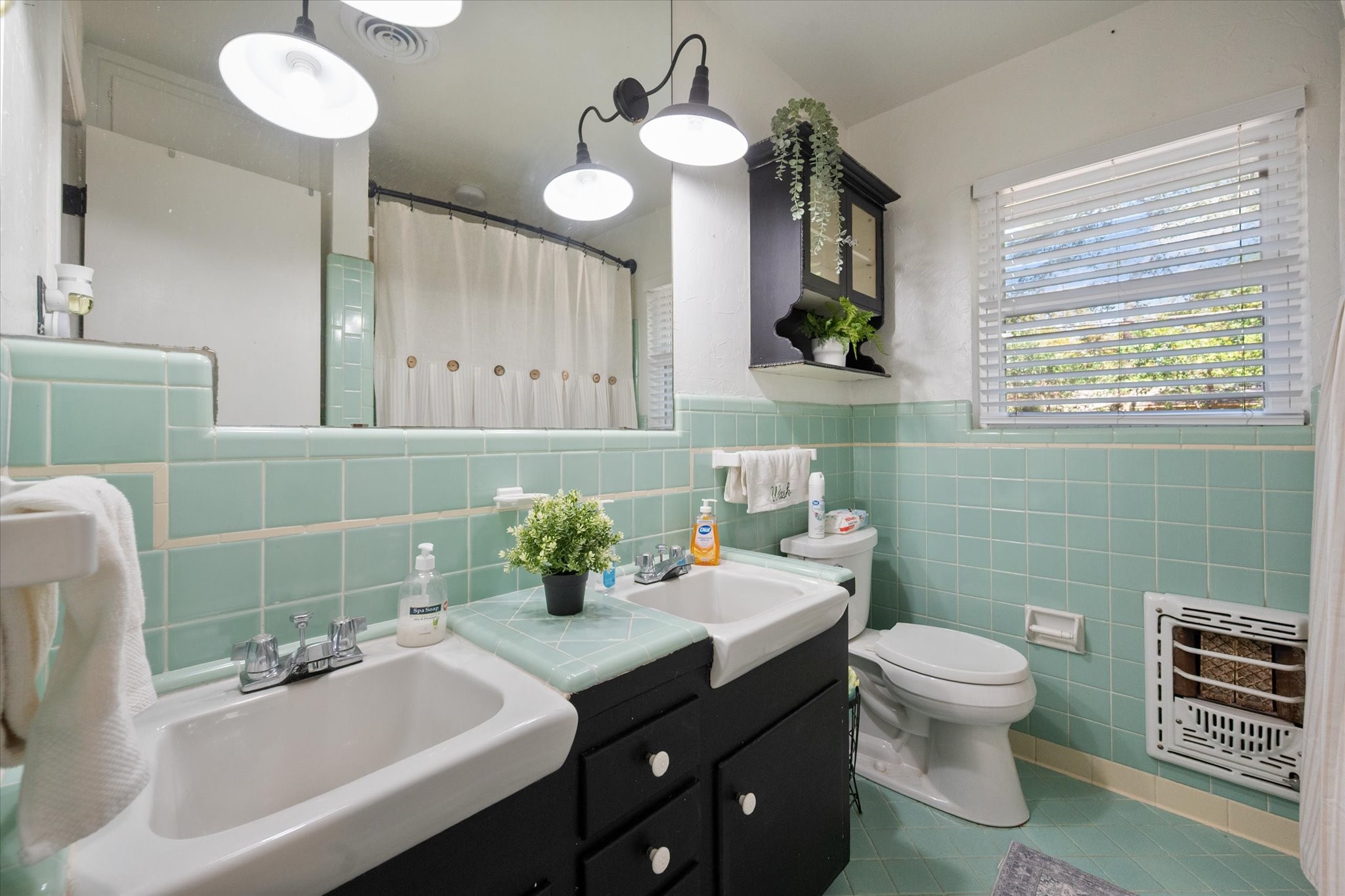 1407 Bluebonnet Trail