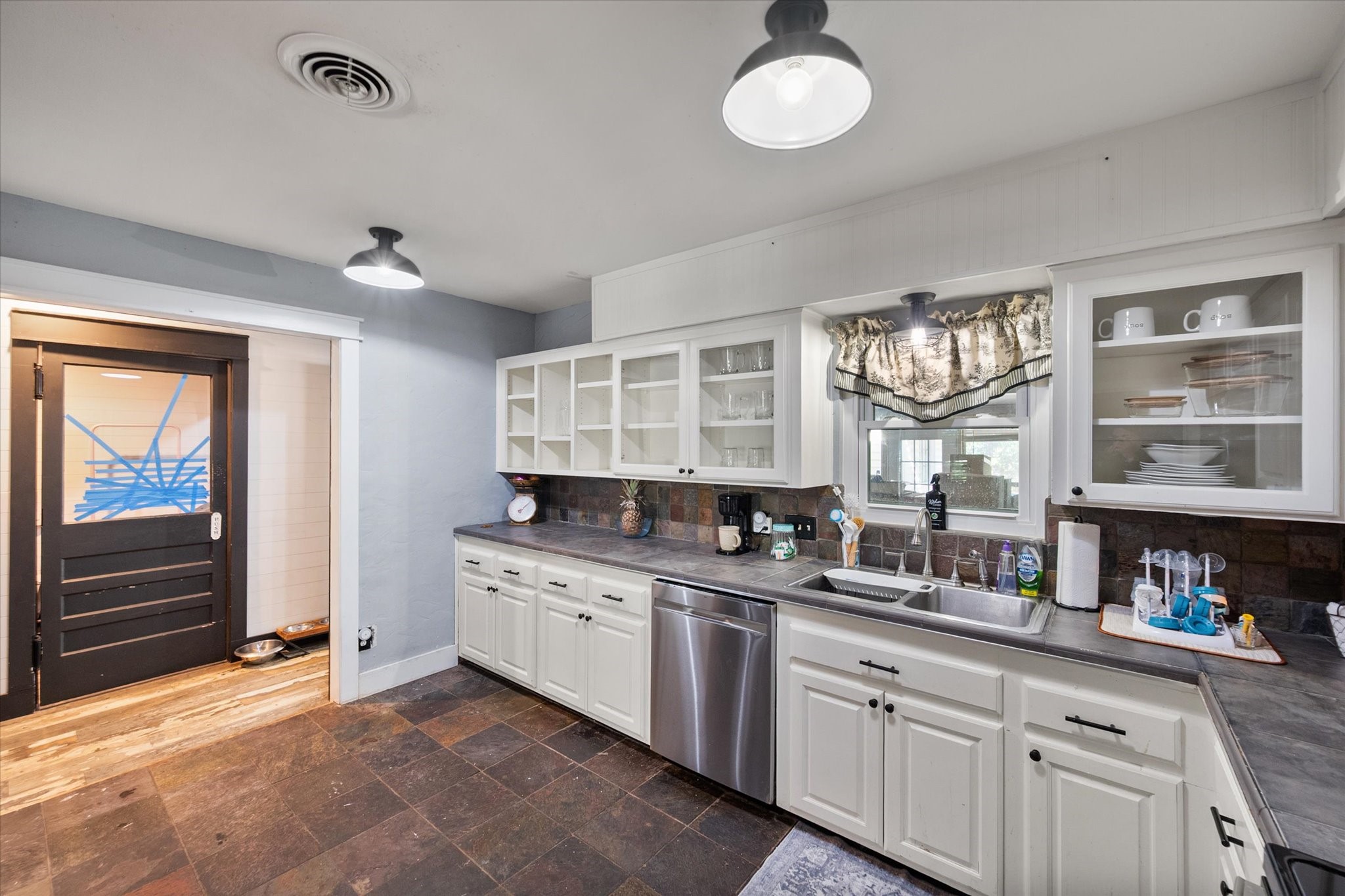 1407 Bluebonnet Trail