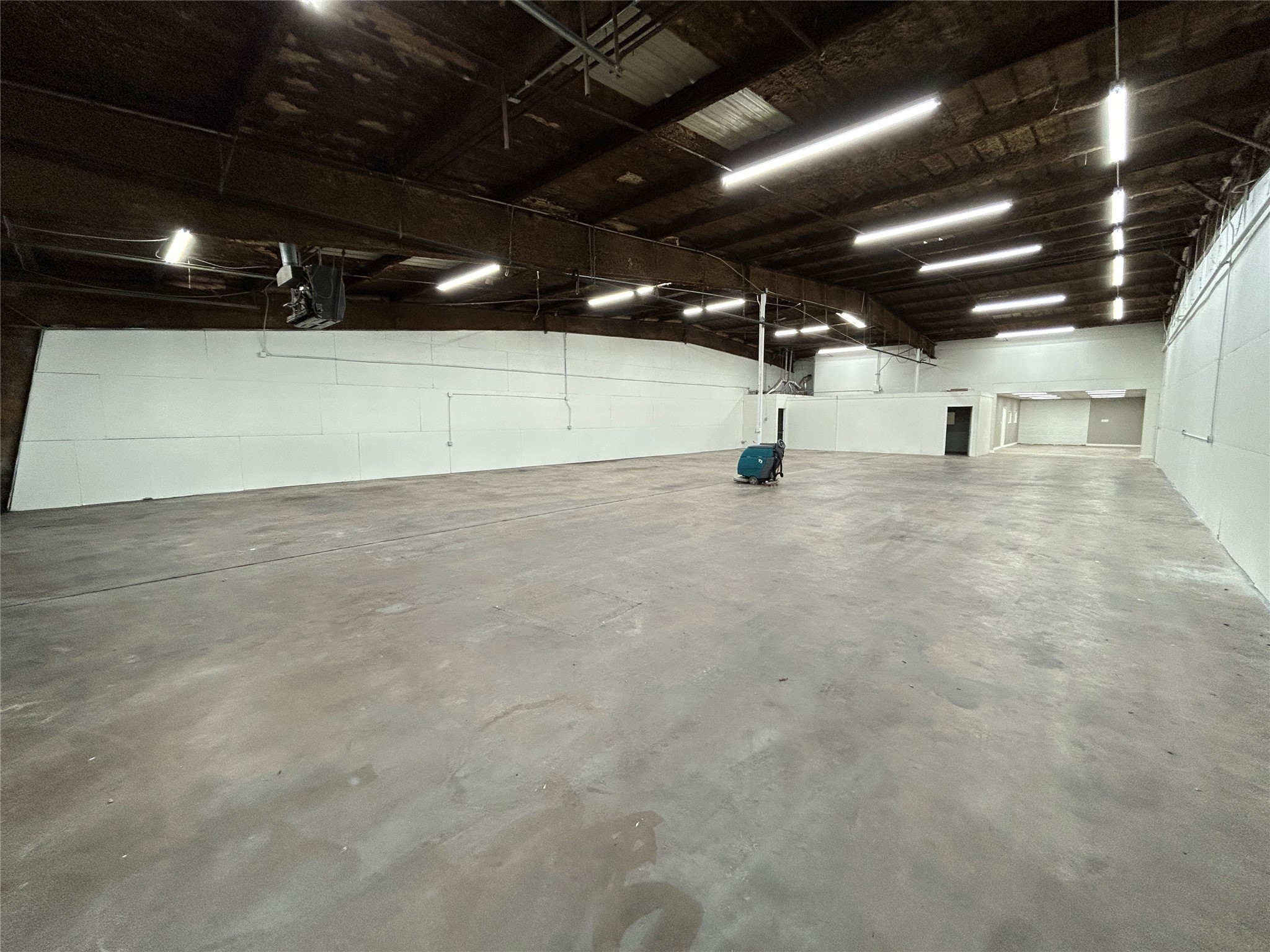 2821 W Division Street