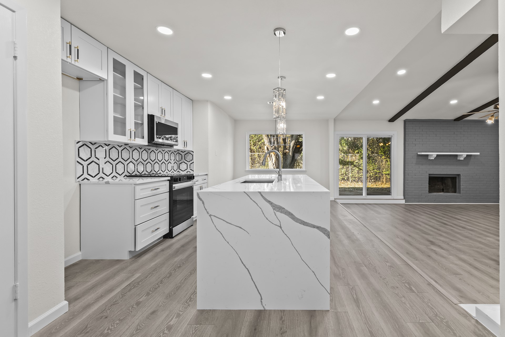 1901 Sabine Pass Lane