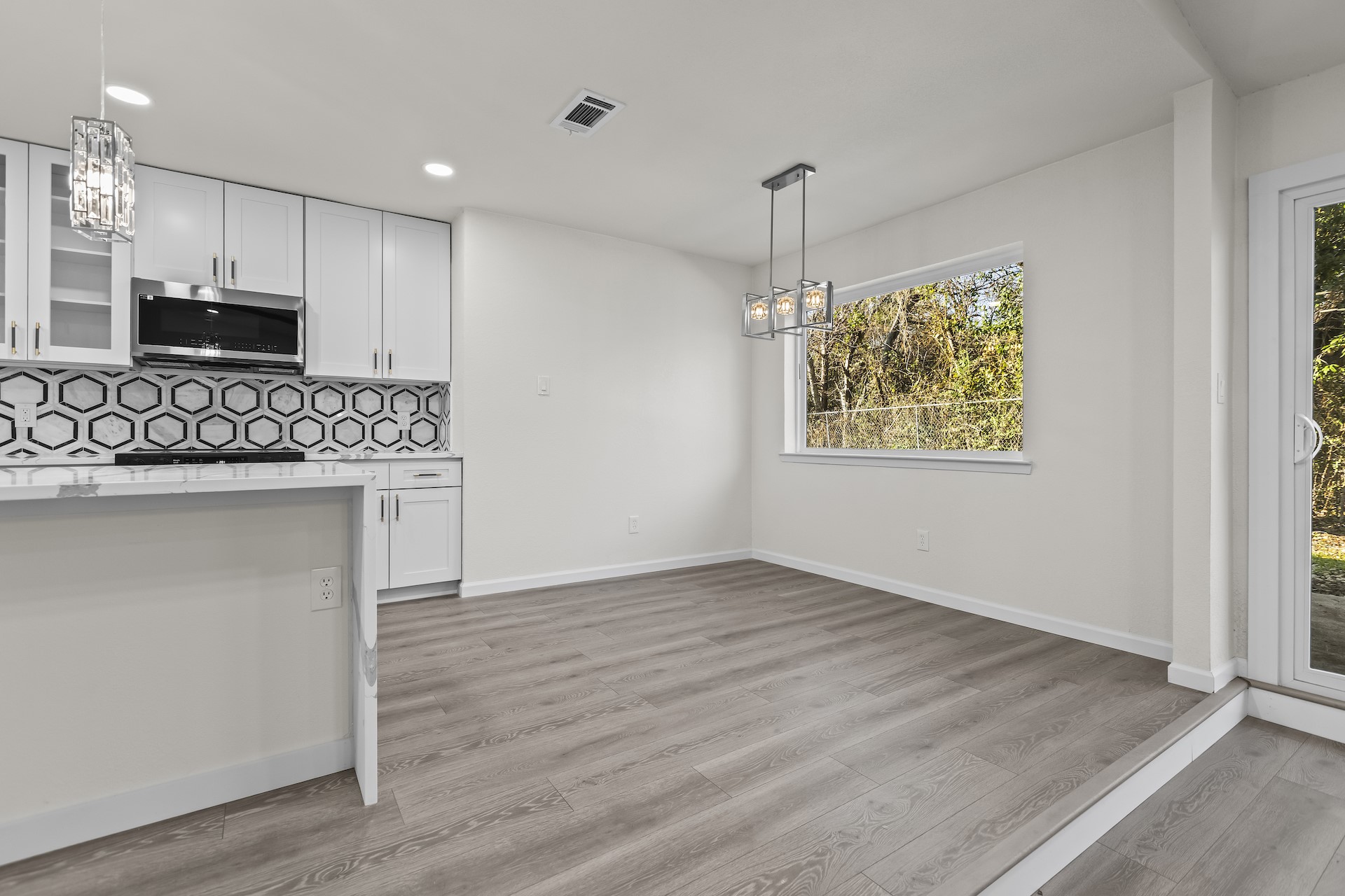 1901 Sabine Pass Lane