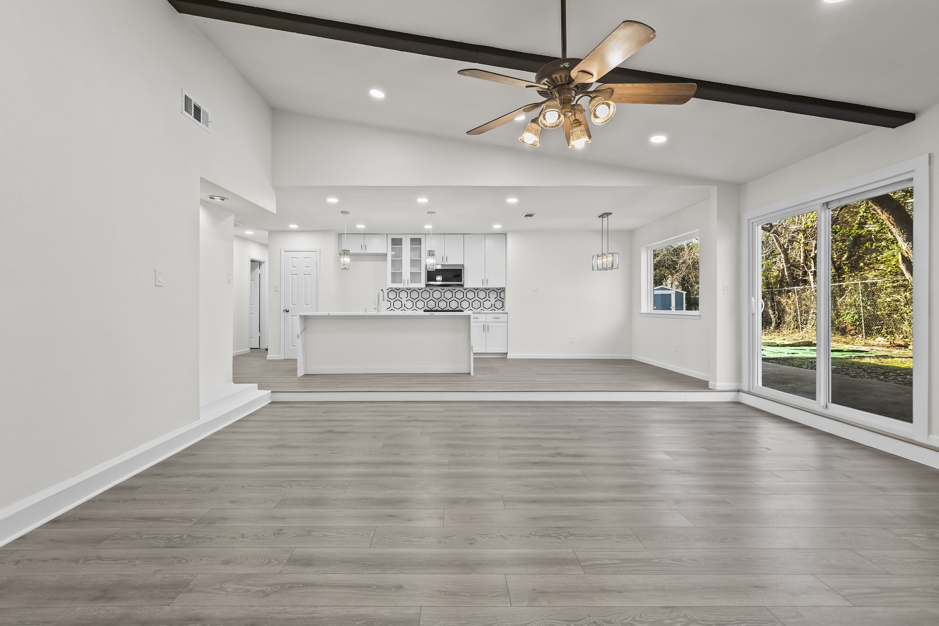 1901 Sabine Pass Lane