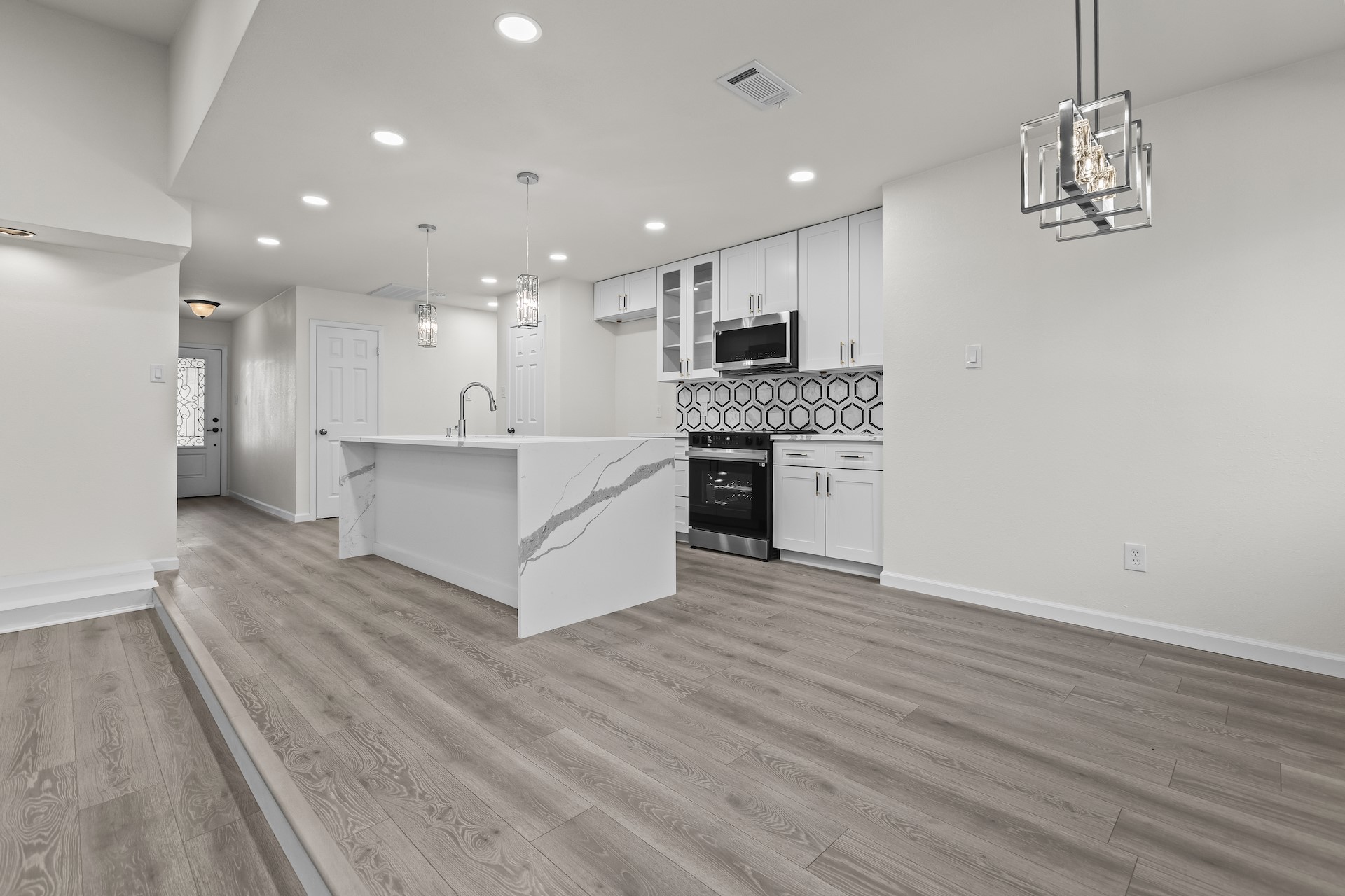 1901 Sabine Pass Lane