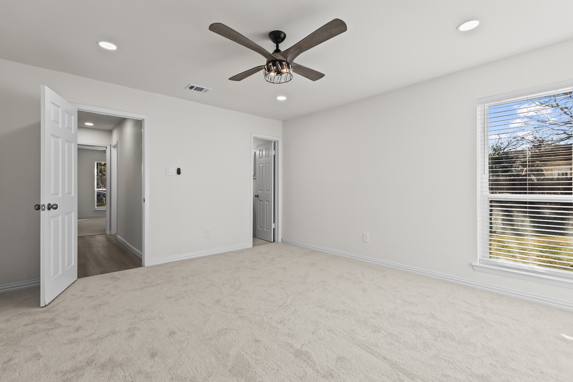 1901 Sabine Pass Lane