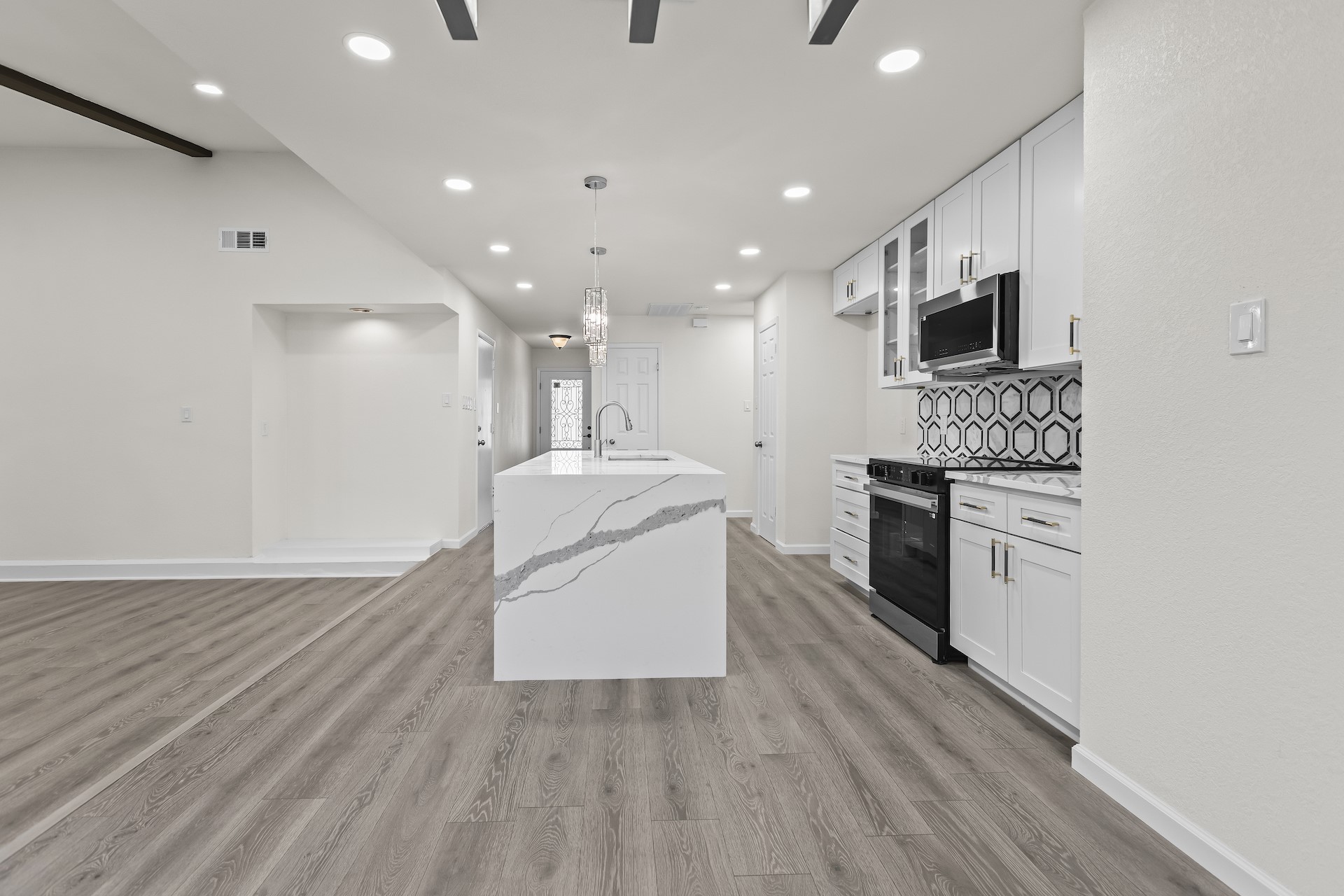 1901 Sabine Pass Lane