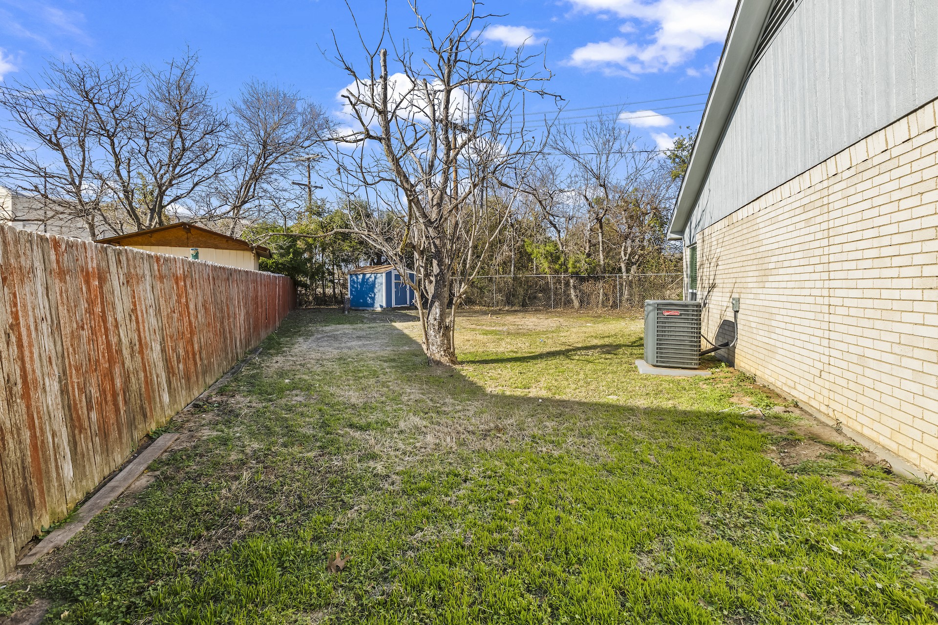 1901 Sabine Pass Lane