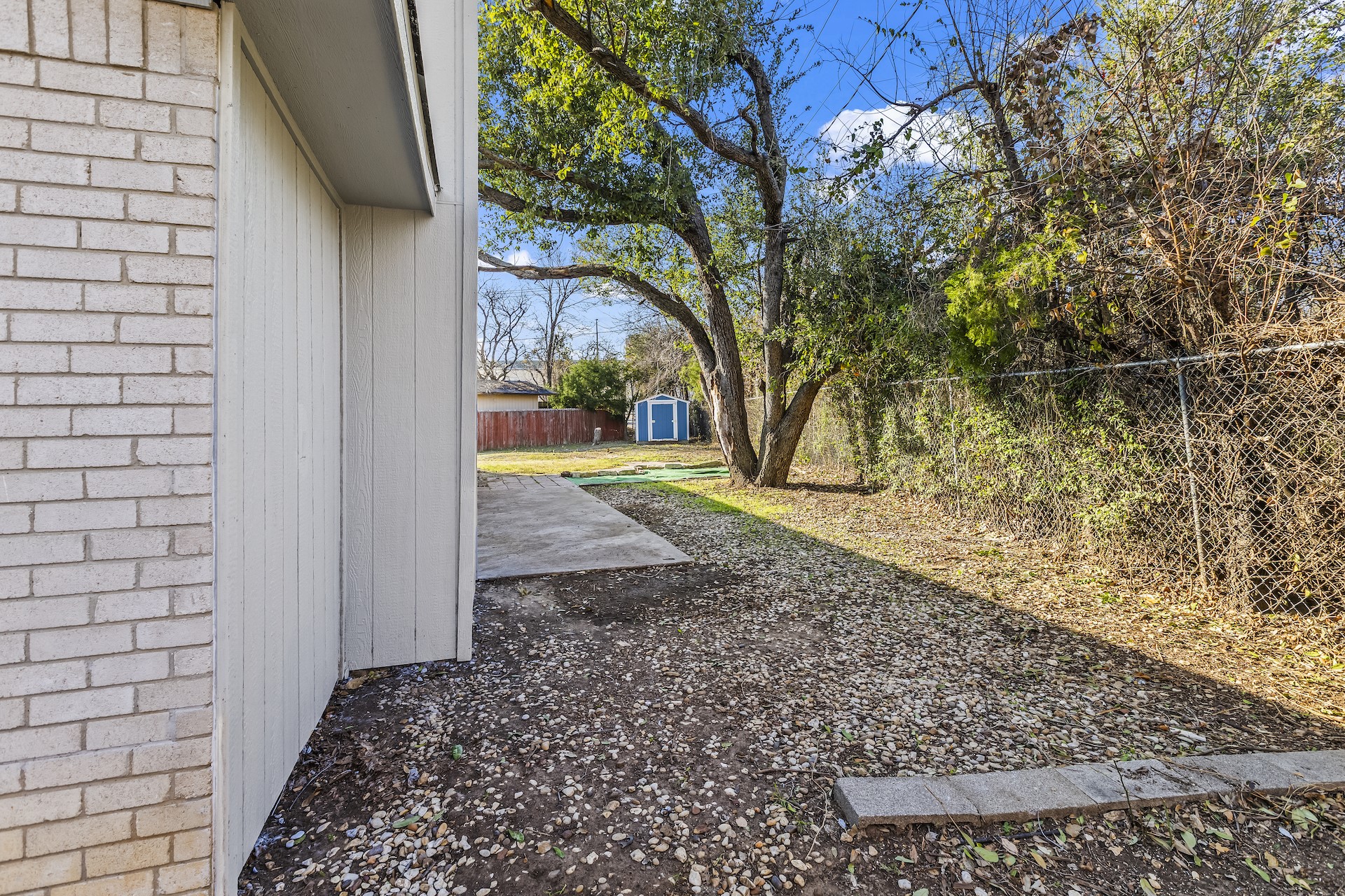 1901 Sabine Pass Lane