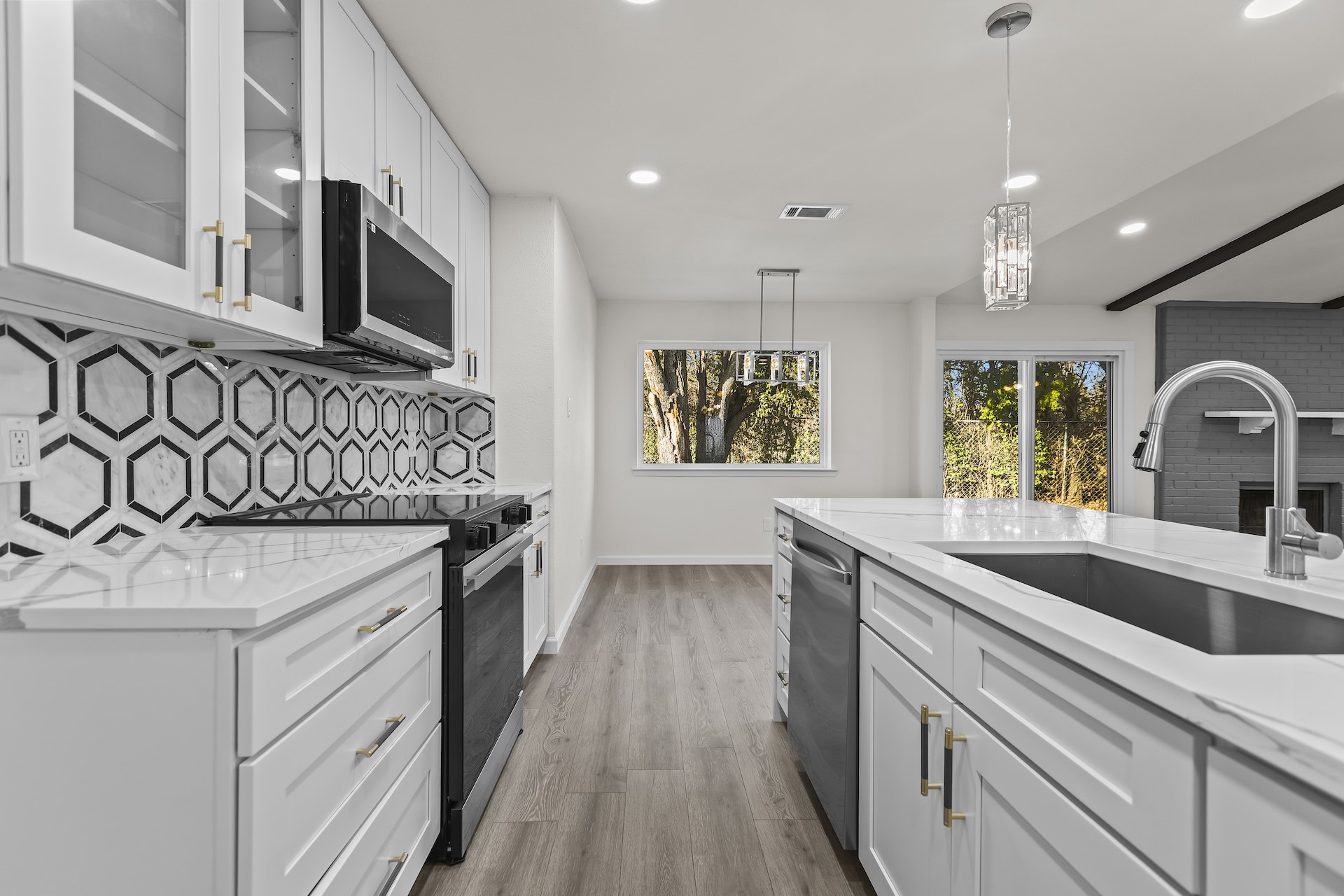 1901 Sabine Pass Lane