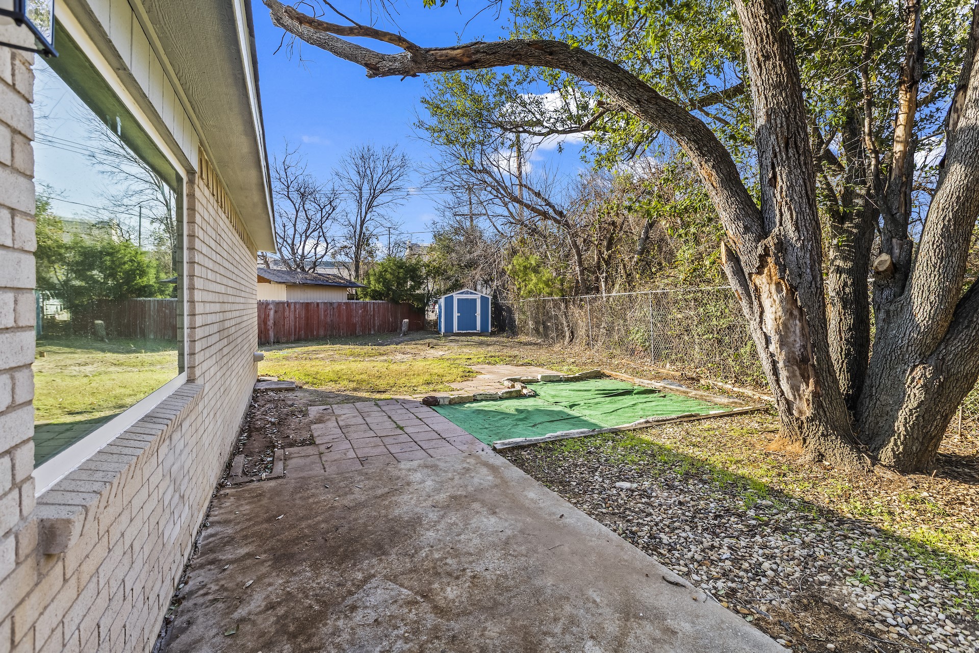 1901 Sabine Pass Lane