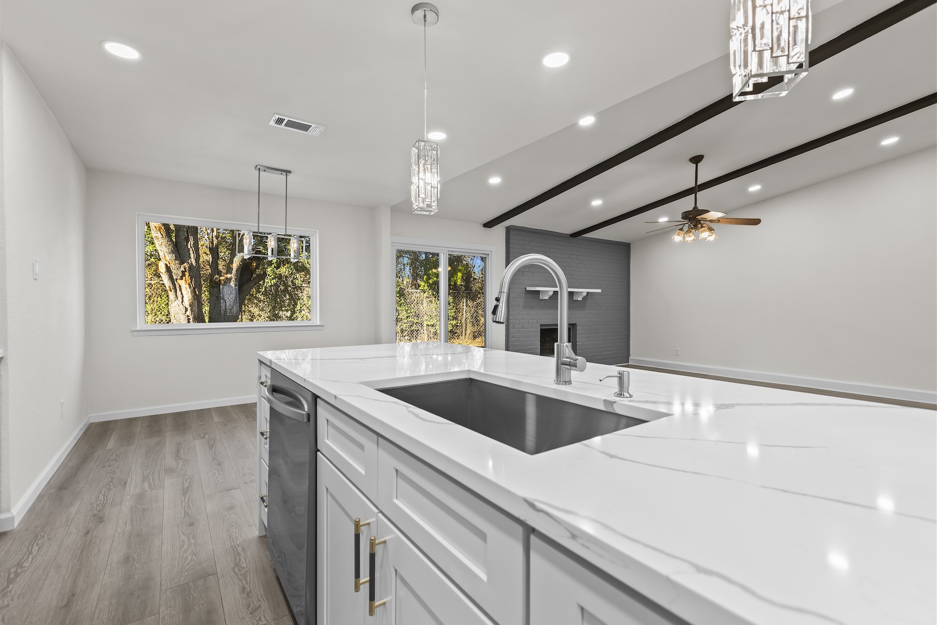 1901 Sabine Pass Lane