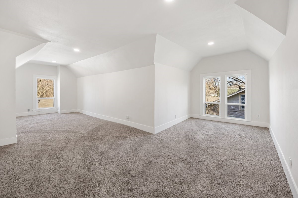 520 W 9th Street