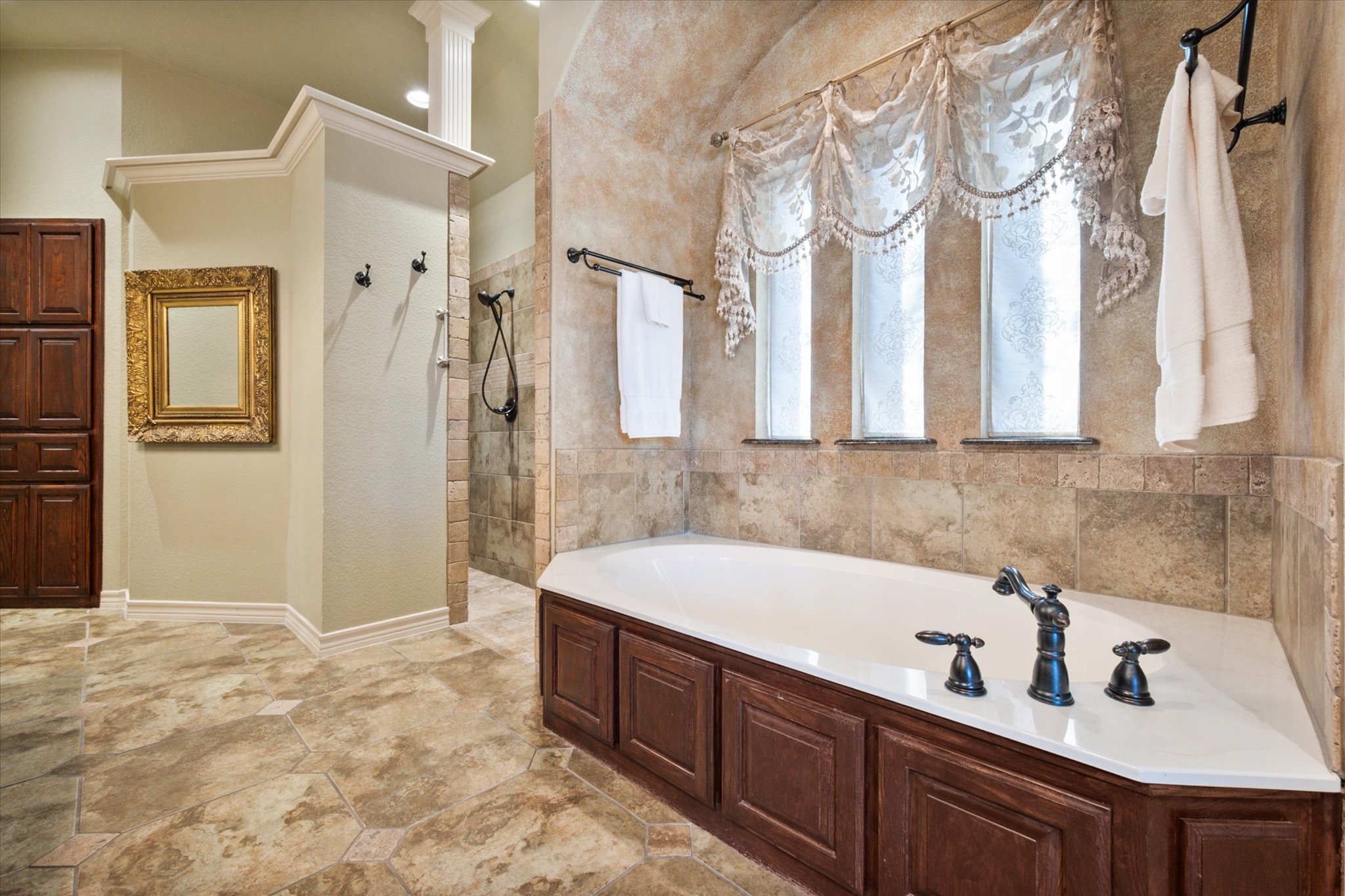 1211 Northglen Court