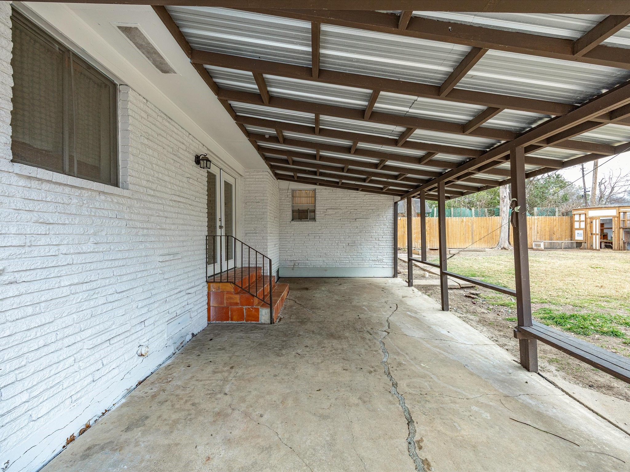 514 W Ridgewood Drive